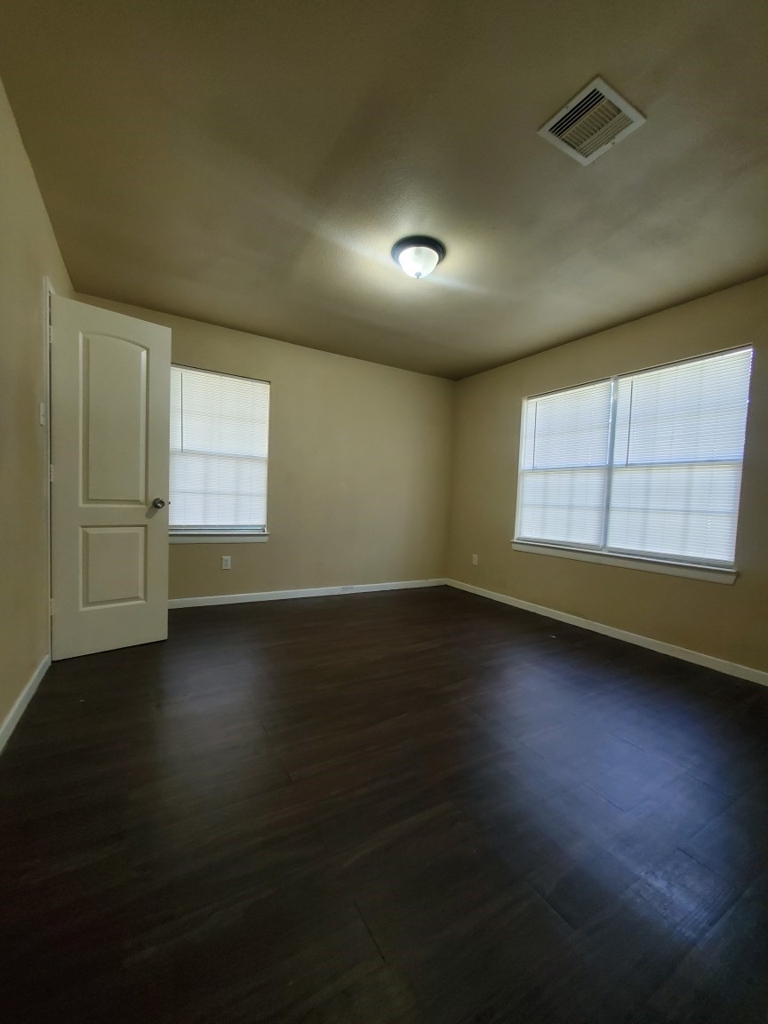 512 Avenue A Property Photo 5