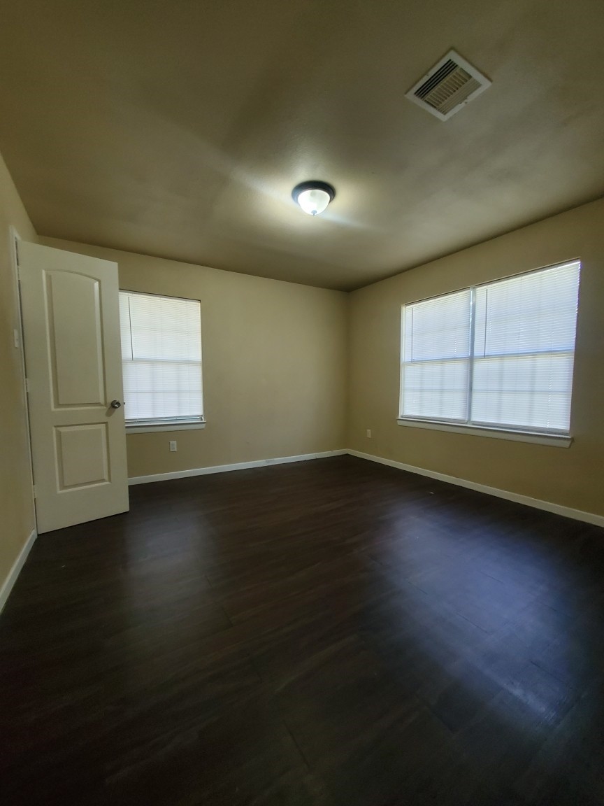 512 Avenue A Property Photo 6