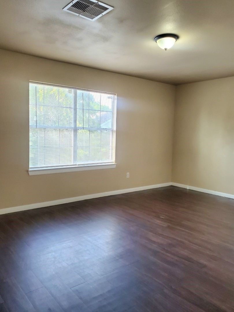 512 Avenue A Property Photo 8