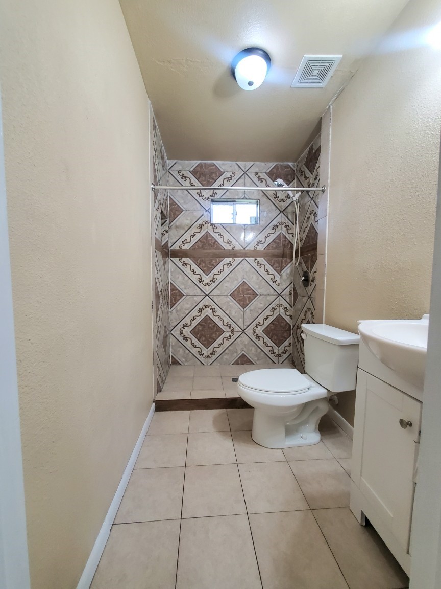 512 Avenue A Property Photo 13