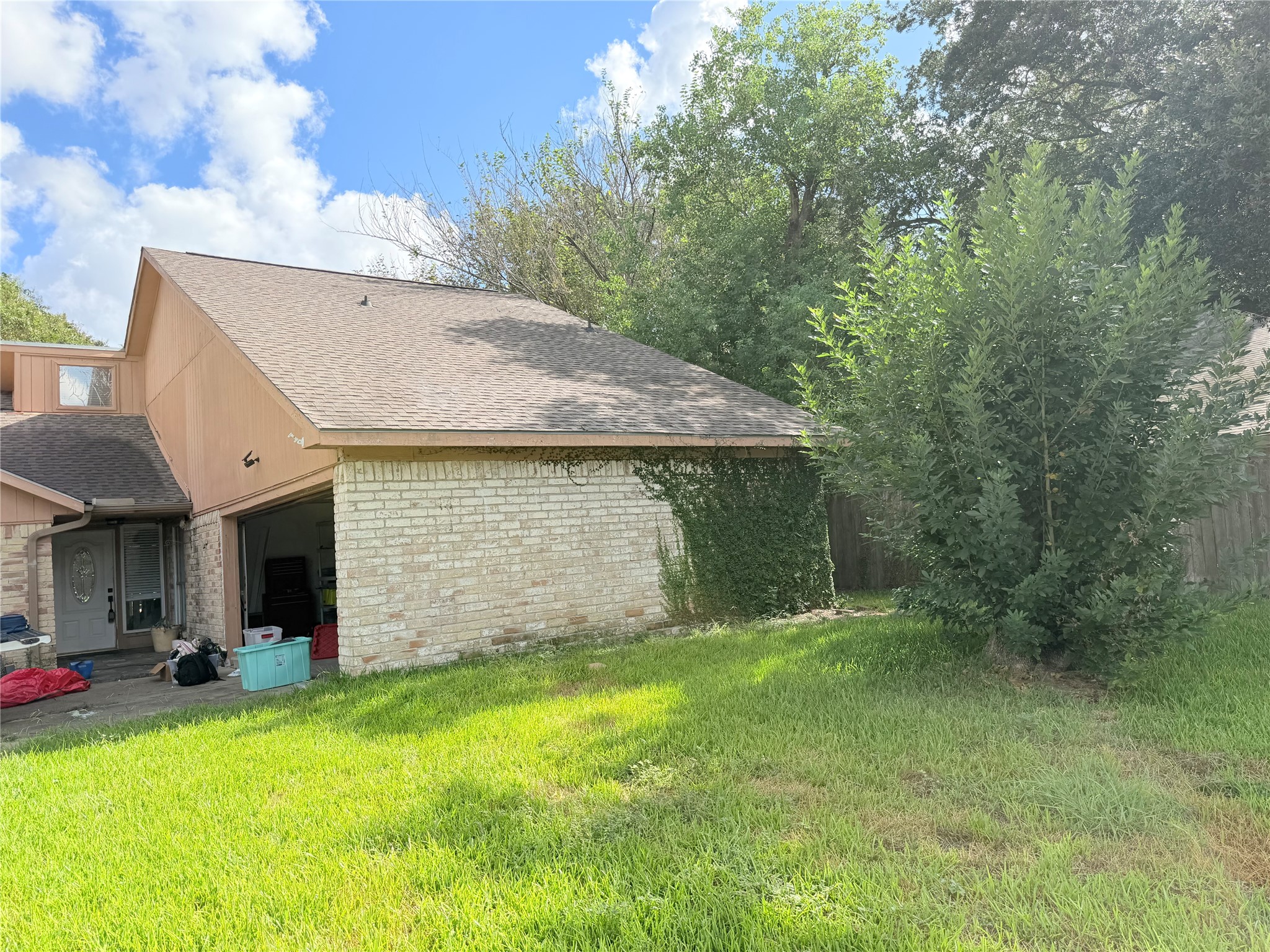 6715 Leandra Drive Property Photo 9