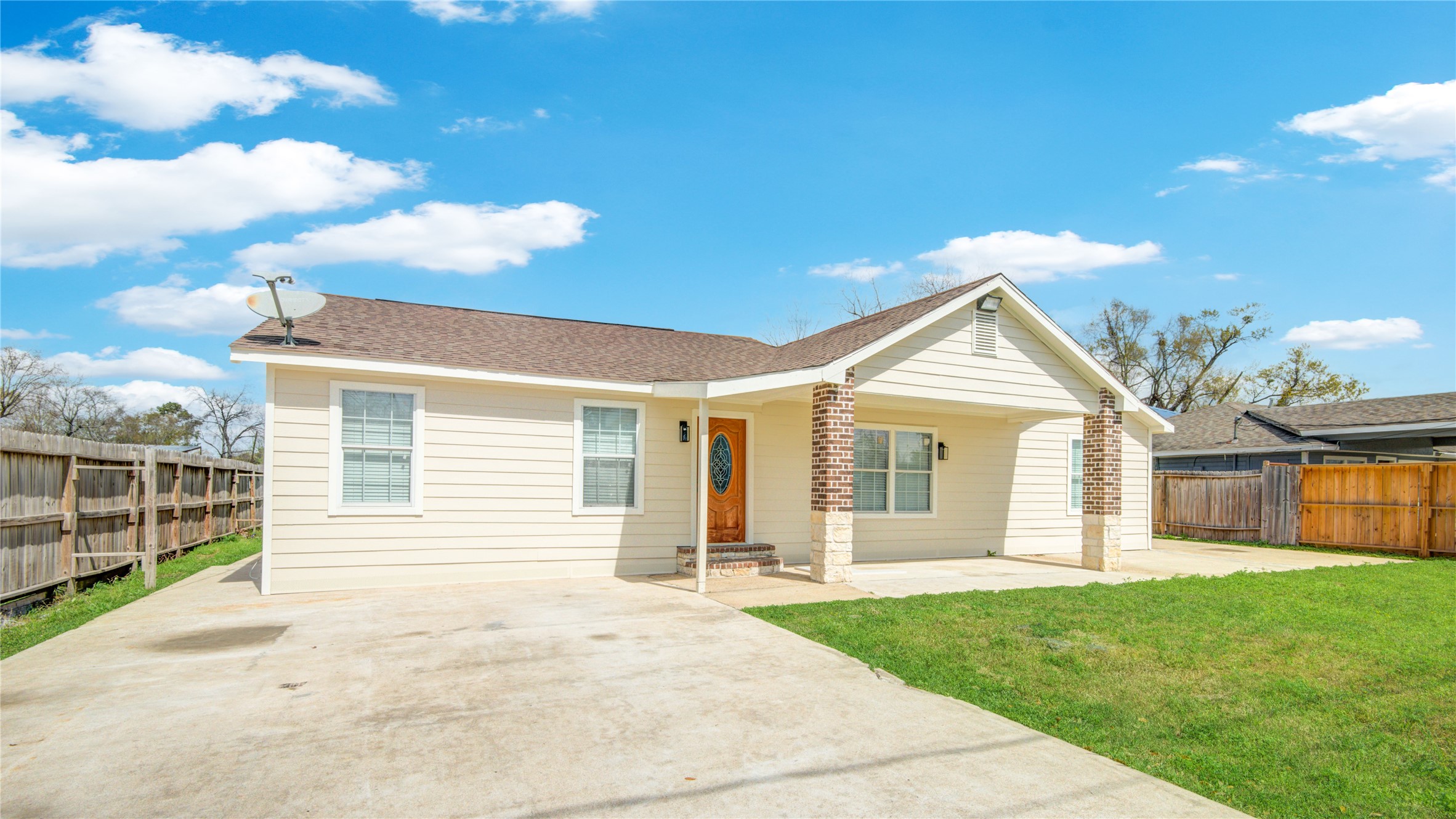 13801 Hershe Street Property Photo