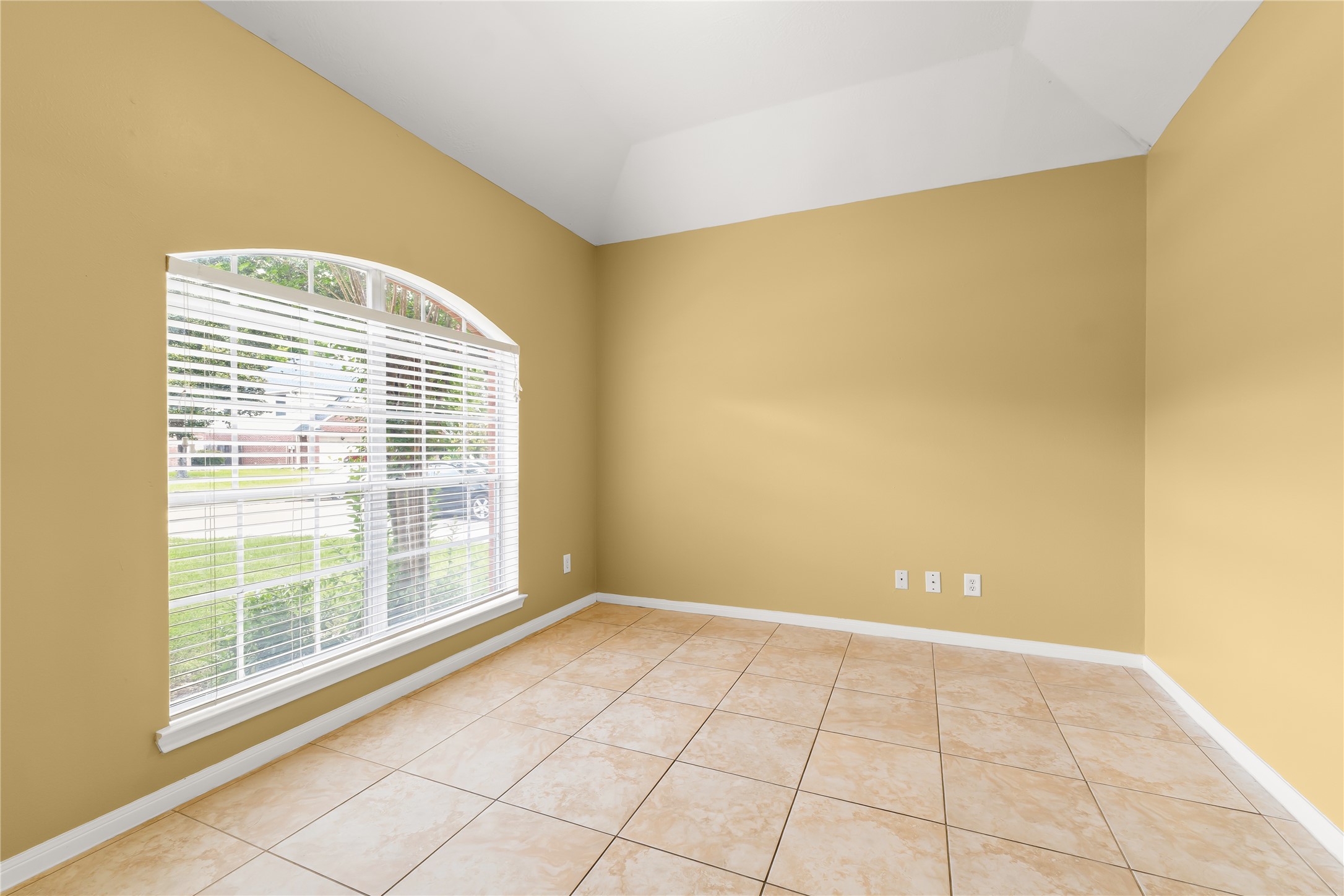 4111 Surreydon Drive Property Photo 4