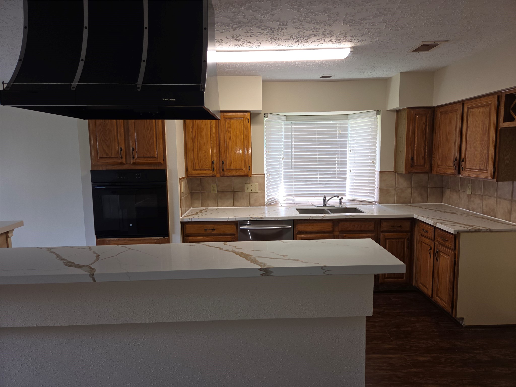 15114 Farndale Drive Property Photo 5