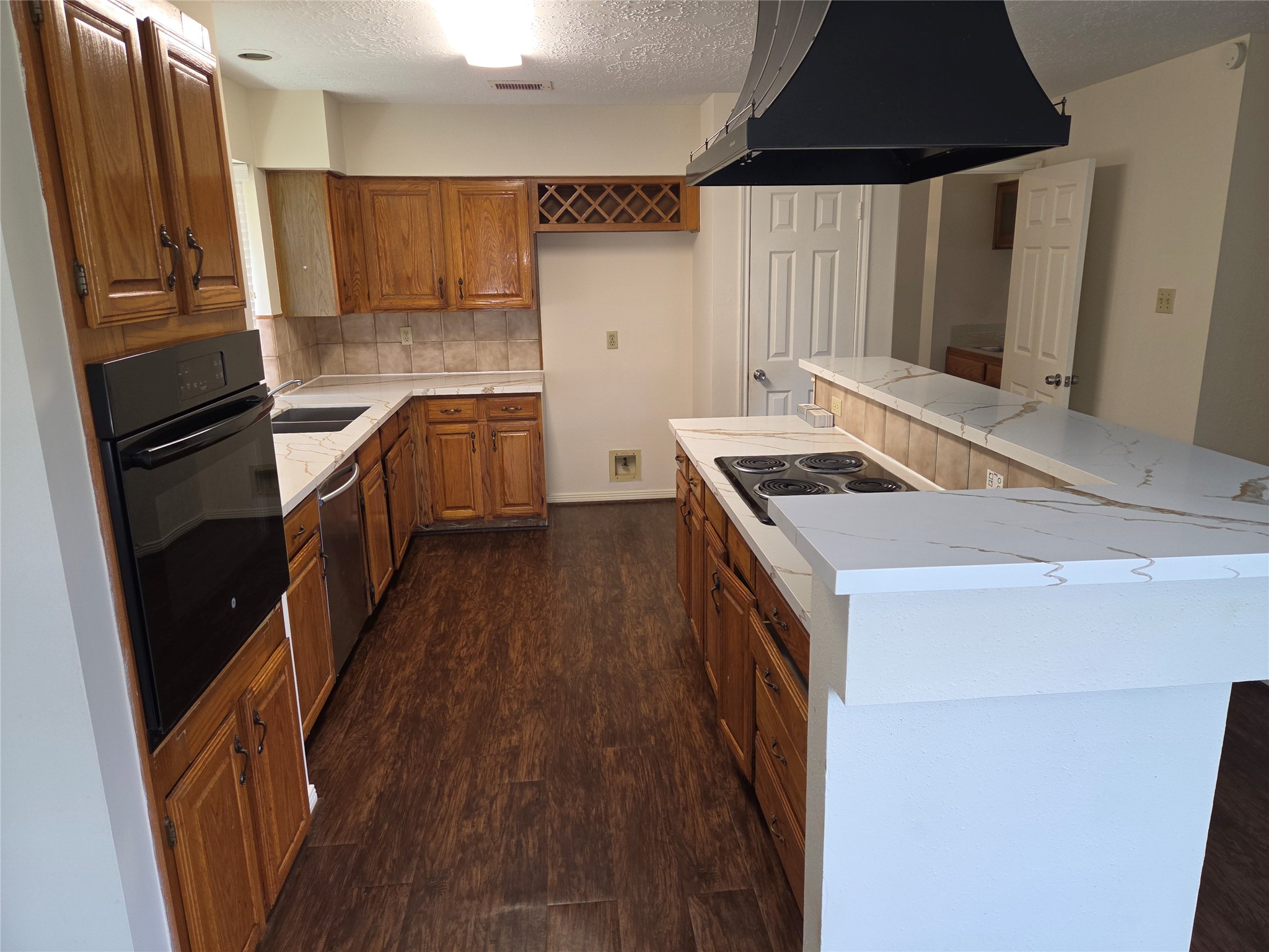 15114 Farndale Drive Property Photo 6