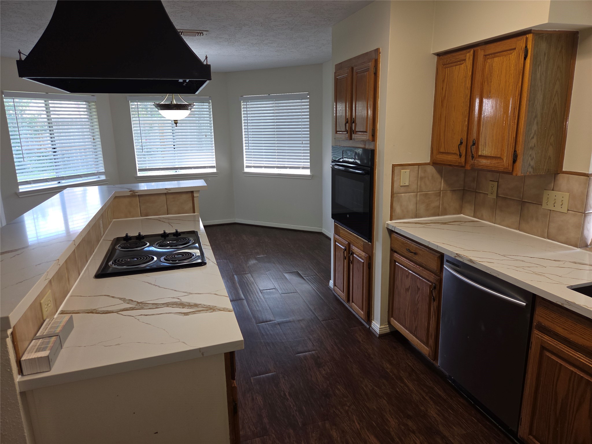 15114 Farndale Drive Property Photo 7