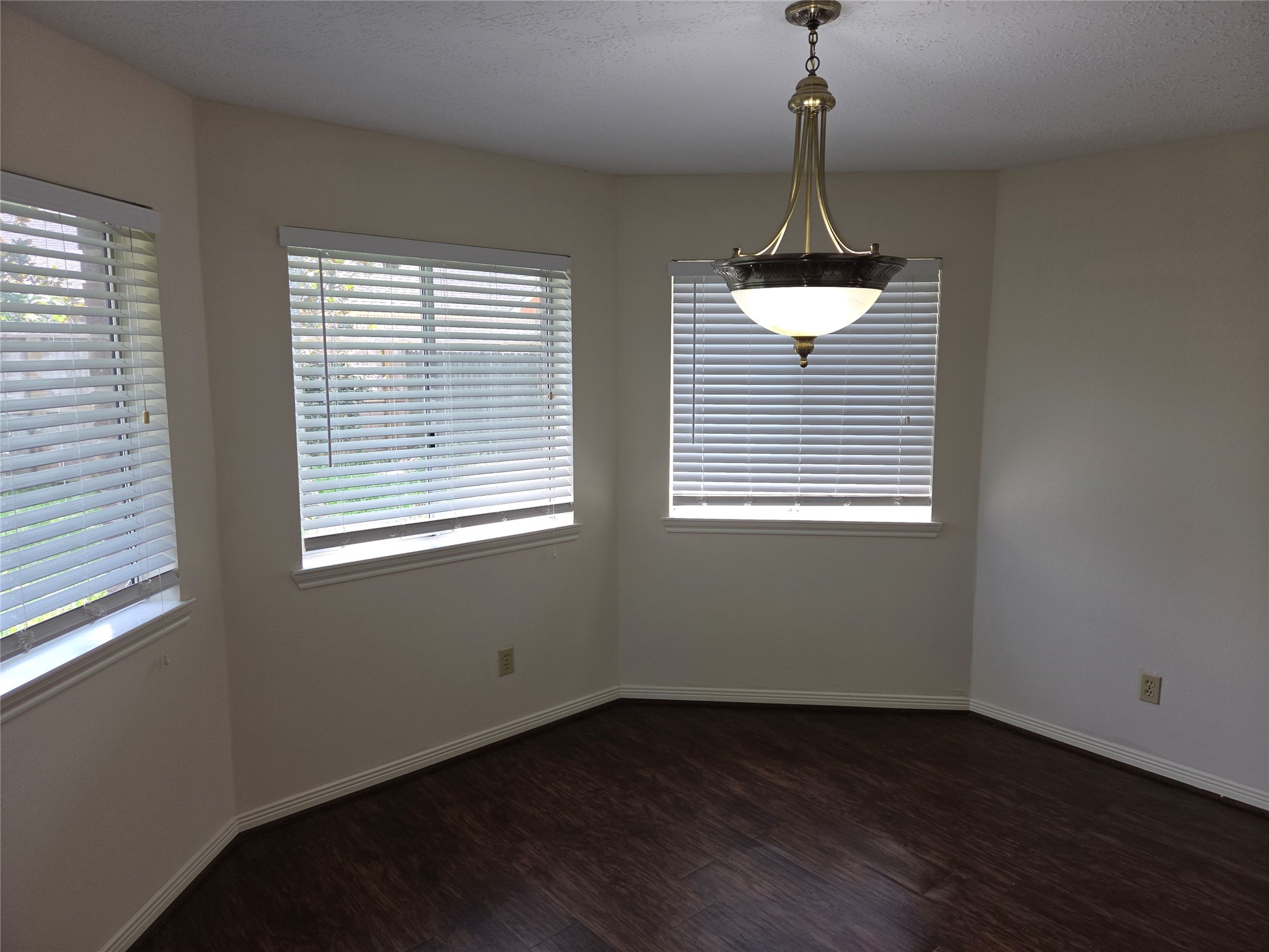 15114 Farndale Drive Property Photo 8