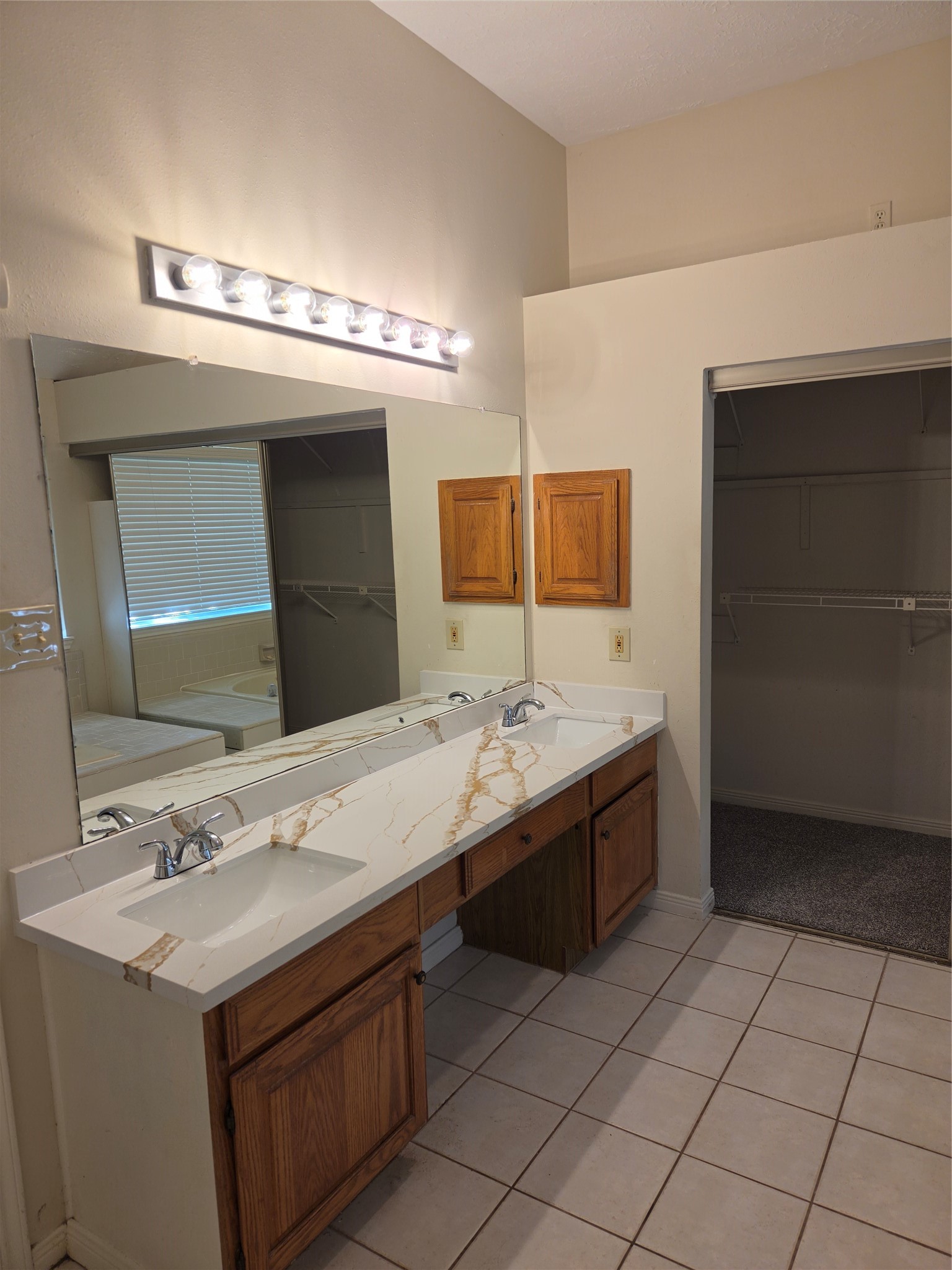 15114 Farndale Drive Property Photo 11