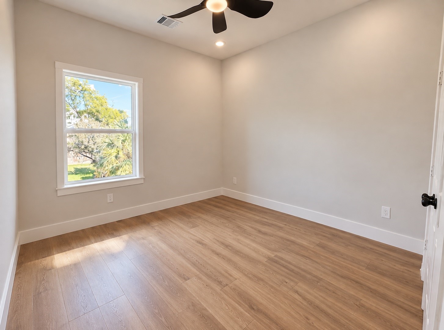 1418 Buescher Drive Property Photo 13