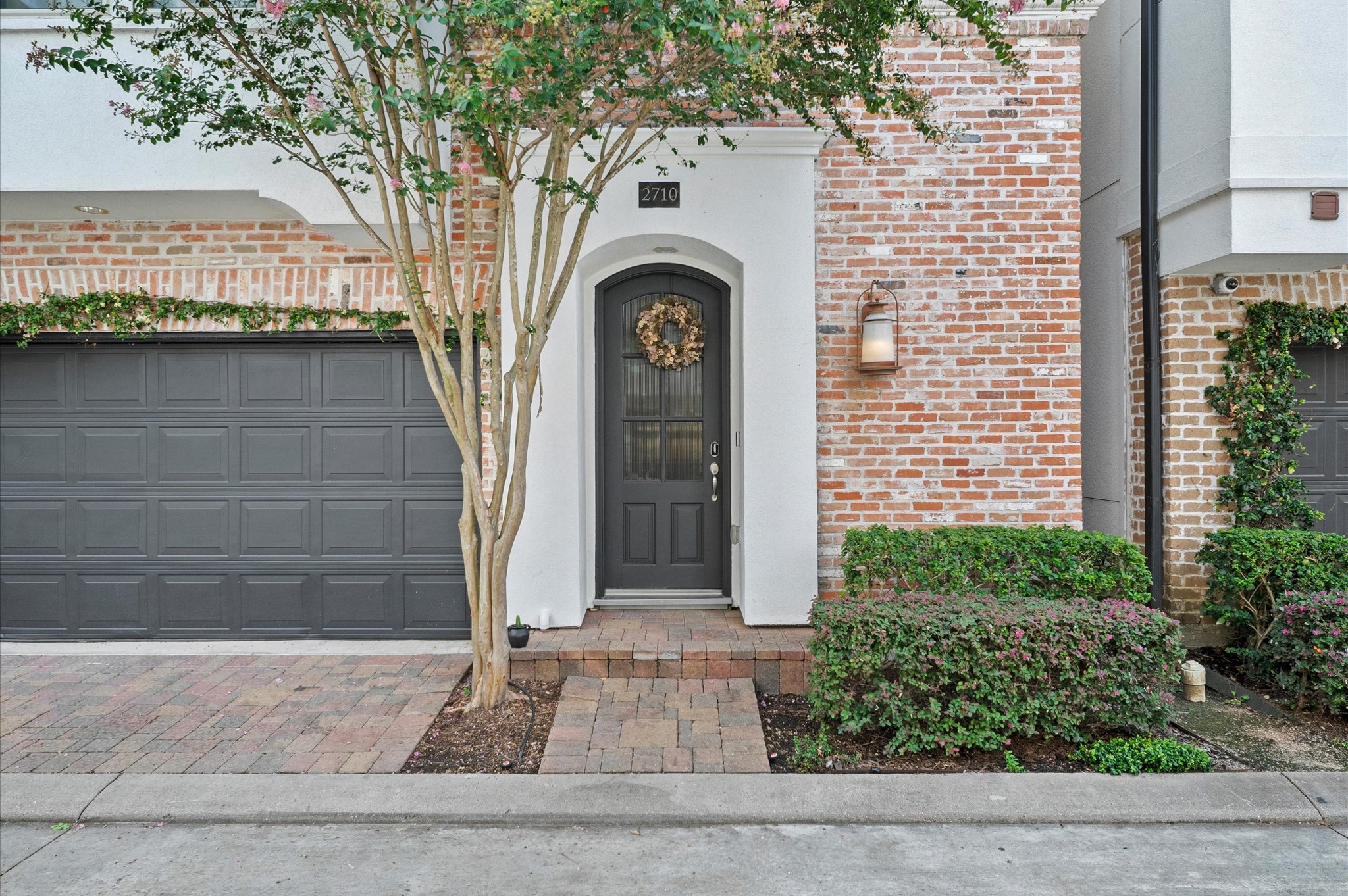 2710 Arabelle Grove Property Photo 4
