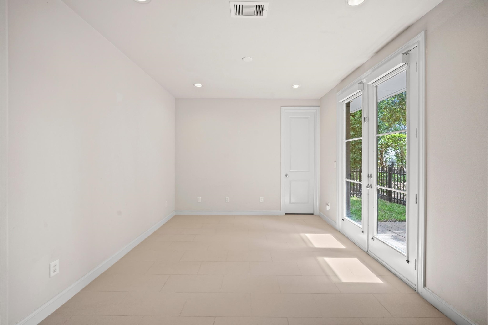 2710 Arabelle Grove Property Photo 23