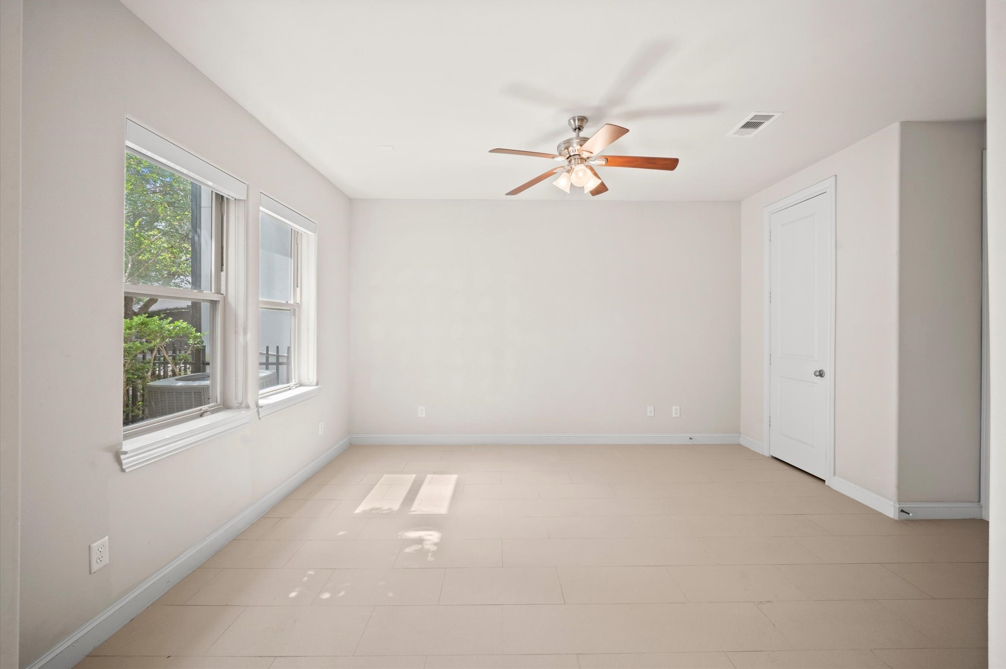 2710 Arabelle Grove Property Photo 24