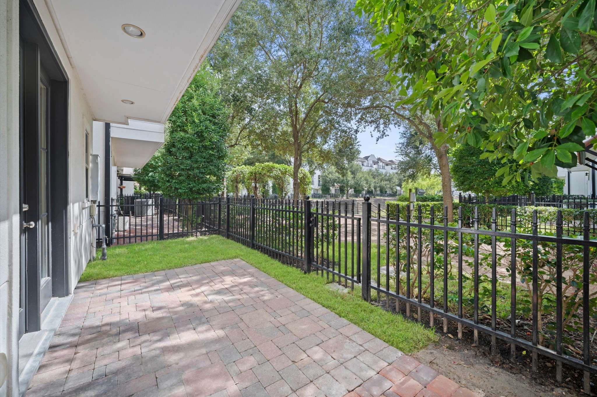 2710 Arabelle Grove Property Photo 41