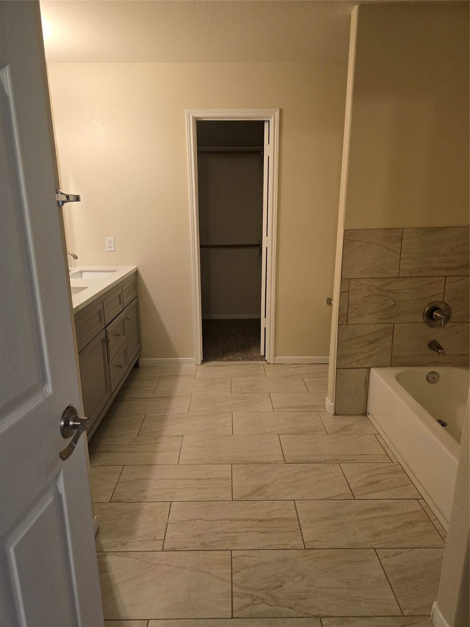 10319 Moonset Lane Property Photo 7
