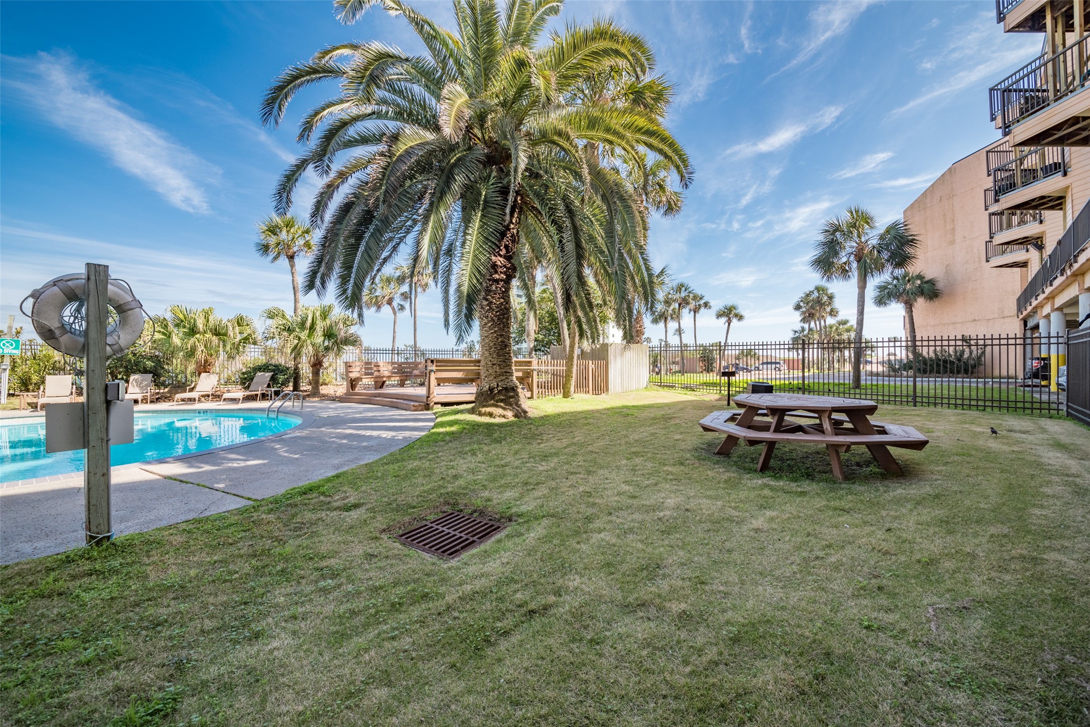 9520 Seawall Boulevard 108 Property Photo 35