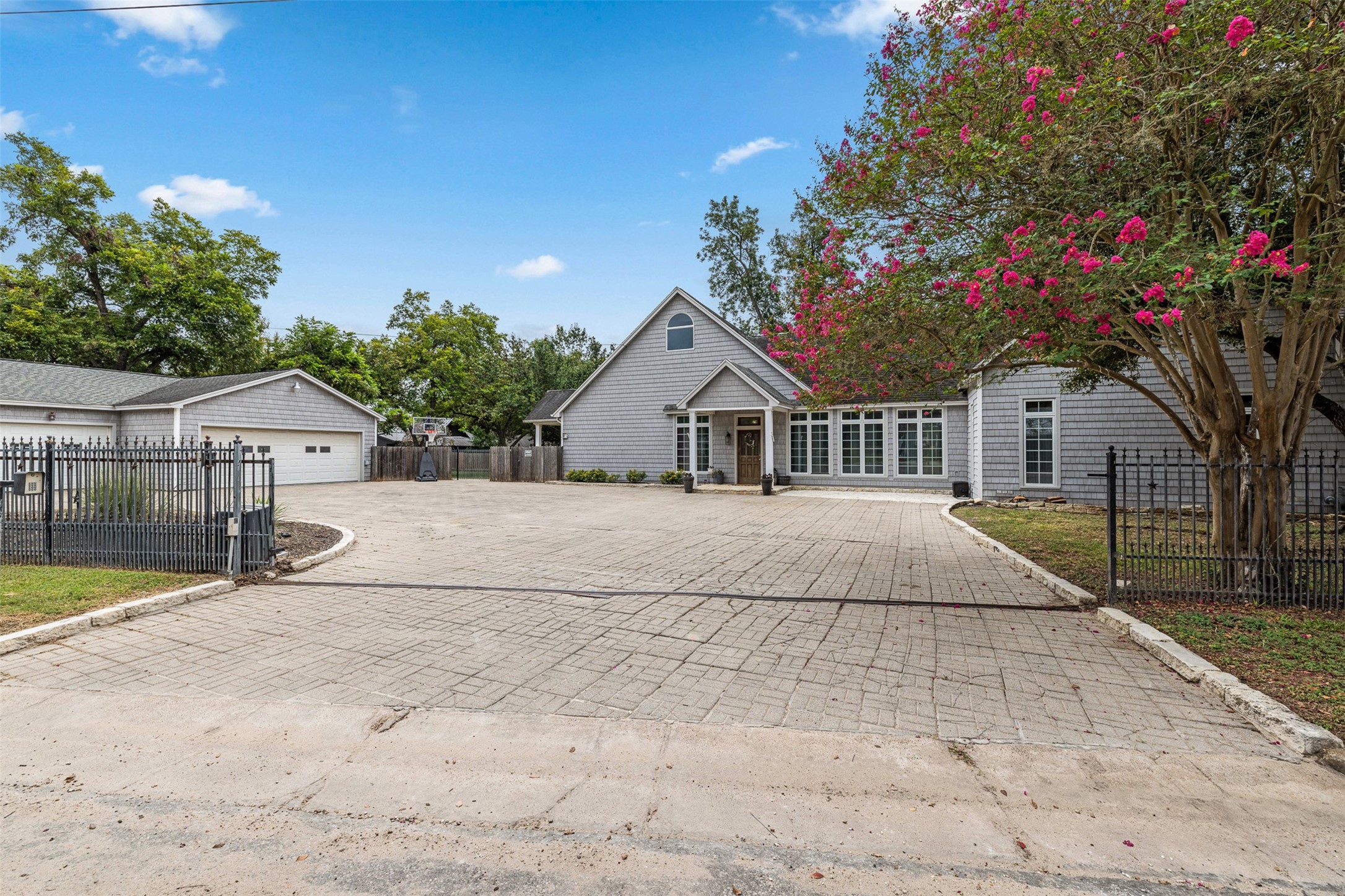 305 S Madison Property Photo 3