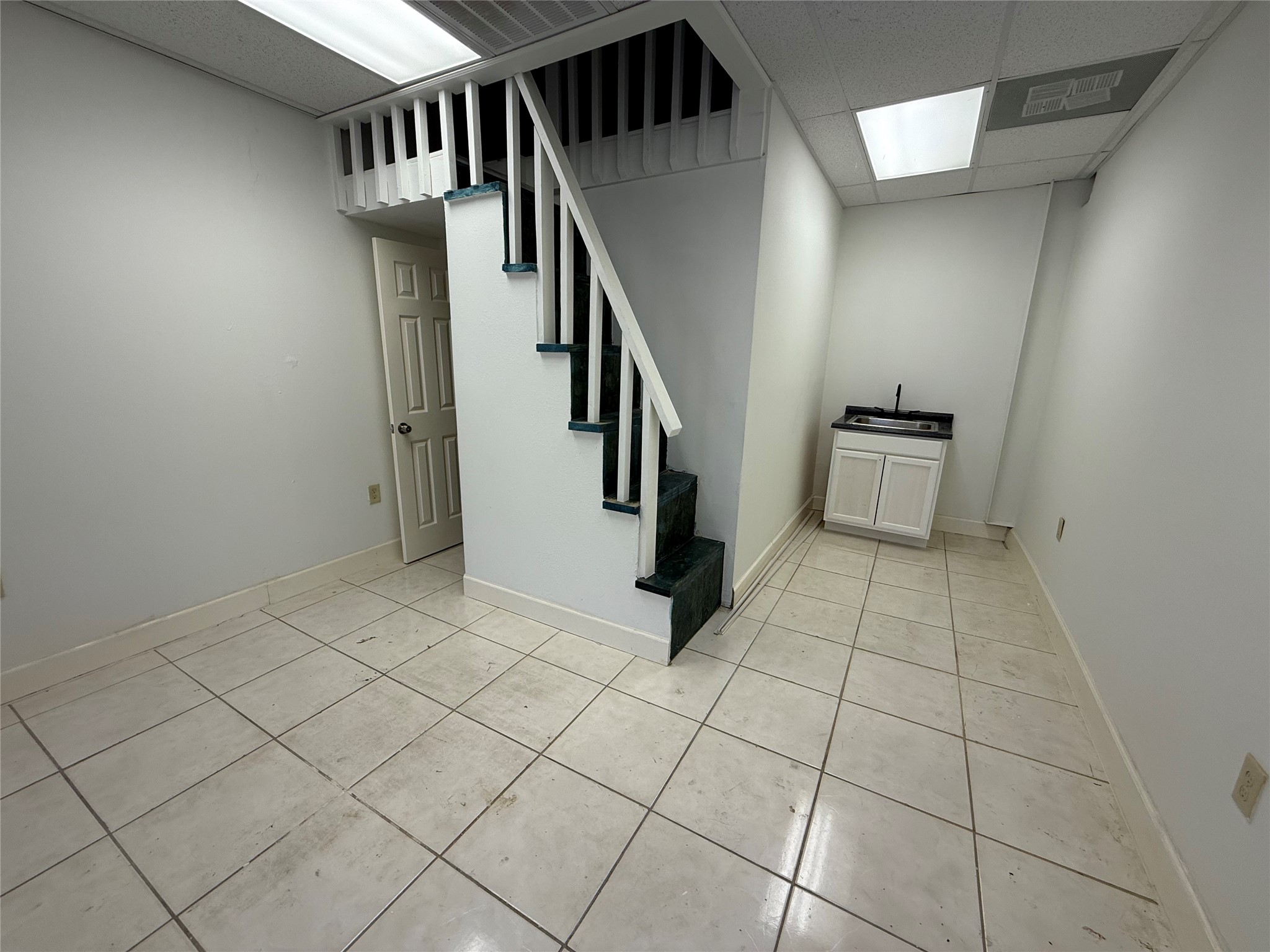 5914 Cullen Boulevard Property Photo 8