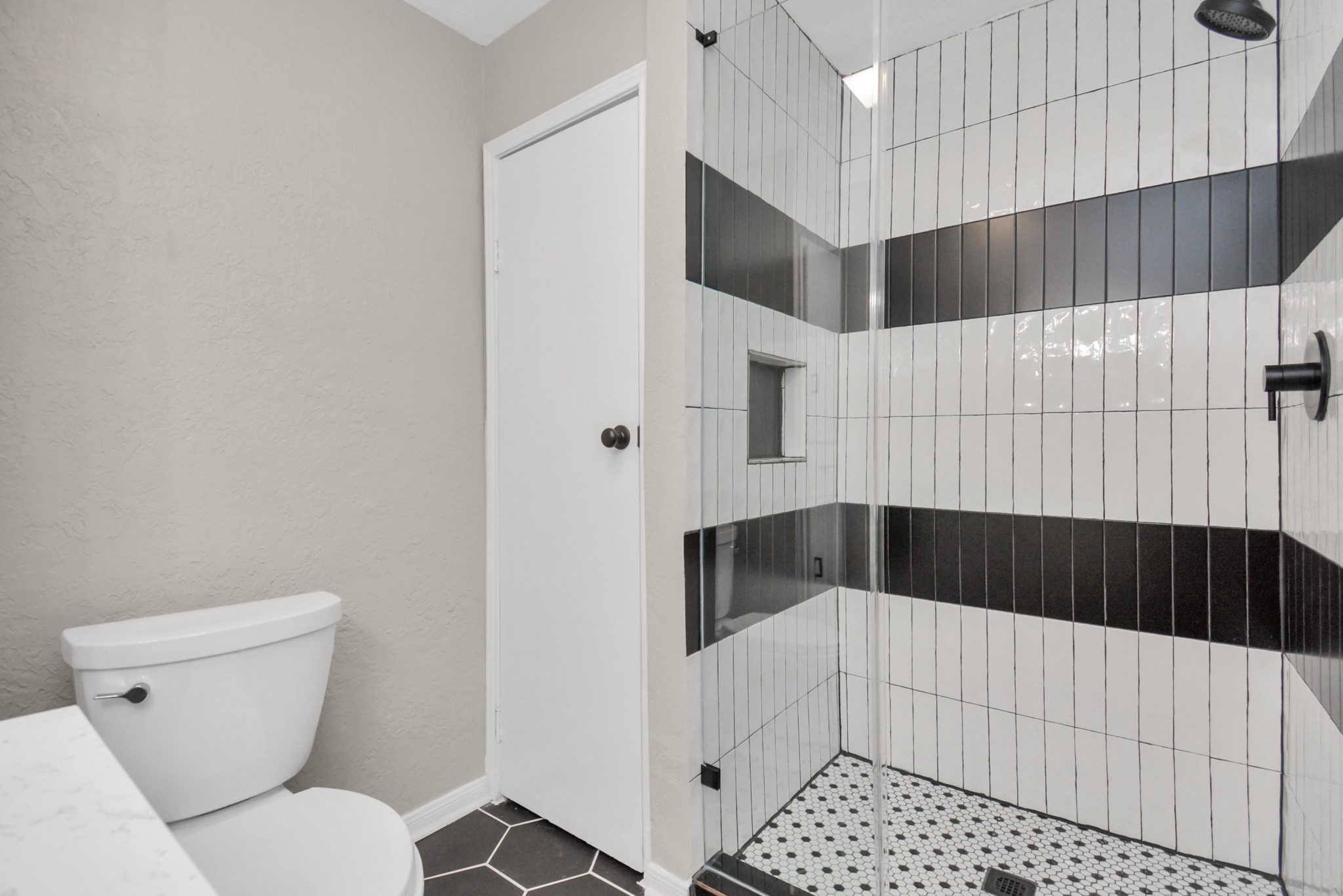 10550 Emnora Lane Property Photo 16