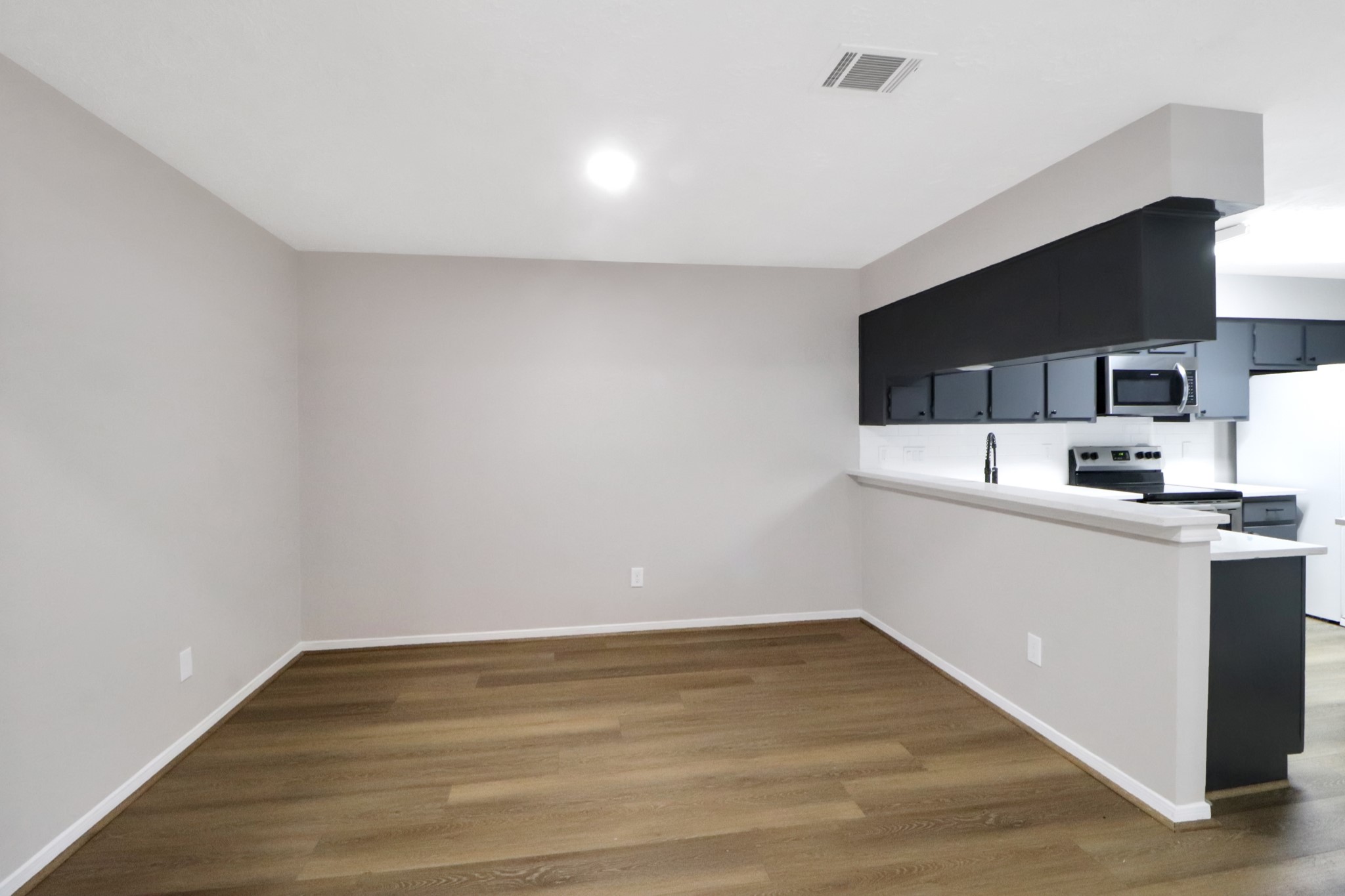 12154 Stone West Drive Property Photo 5