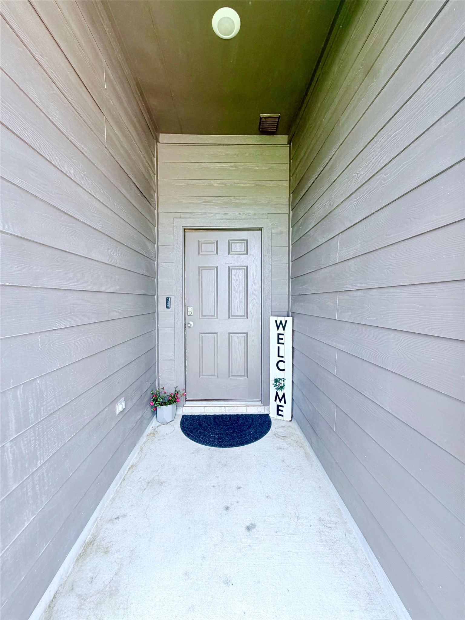 3410 Emerald Anchor Ln Property Photo 4
