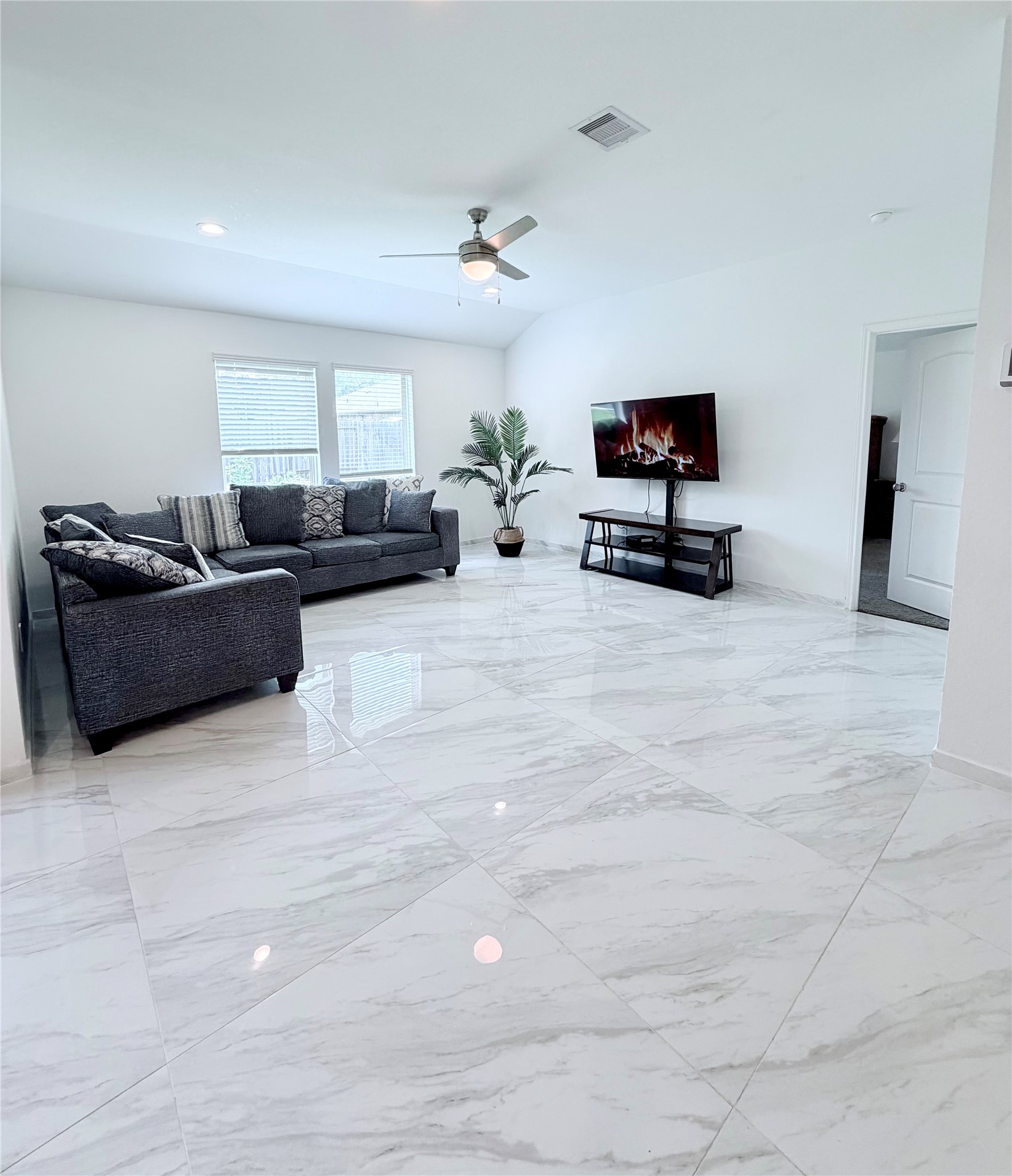 3410 Emerald Anchor Ln Property Photo 6