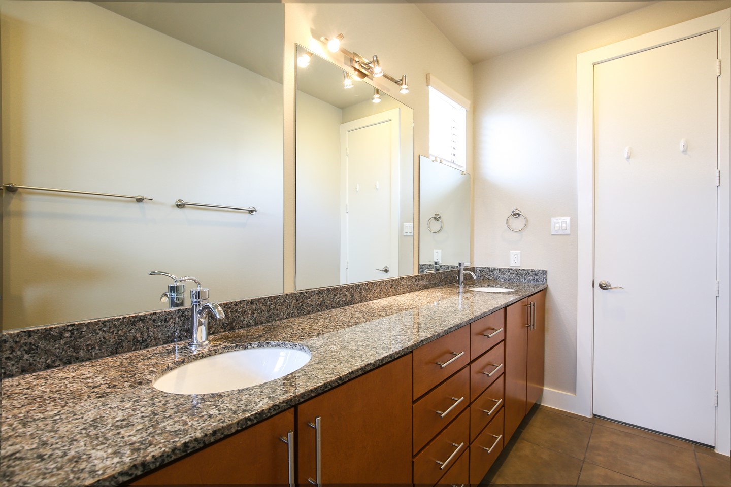 2307 Camden Drive A Property Photo 11