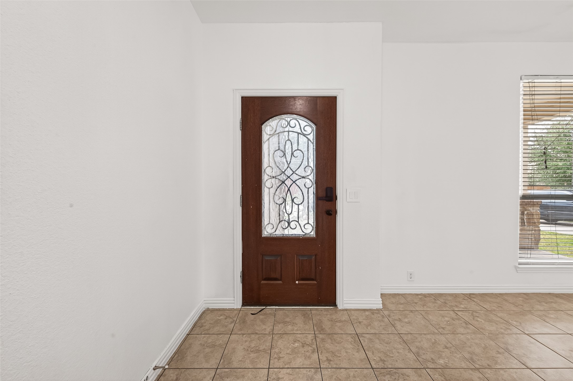 5519 Jay Thrush Drive Property Photo 5