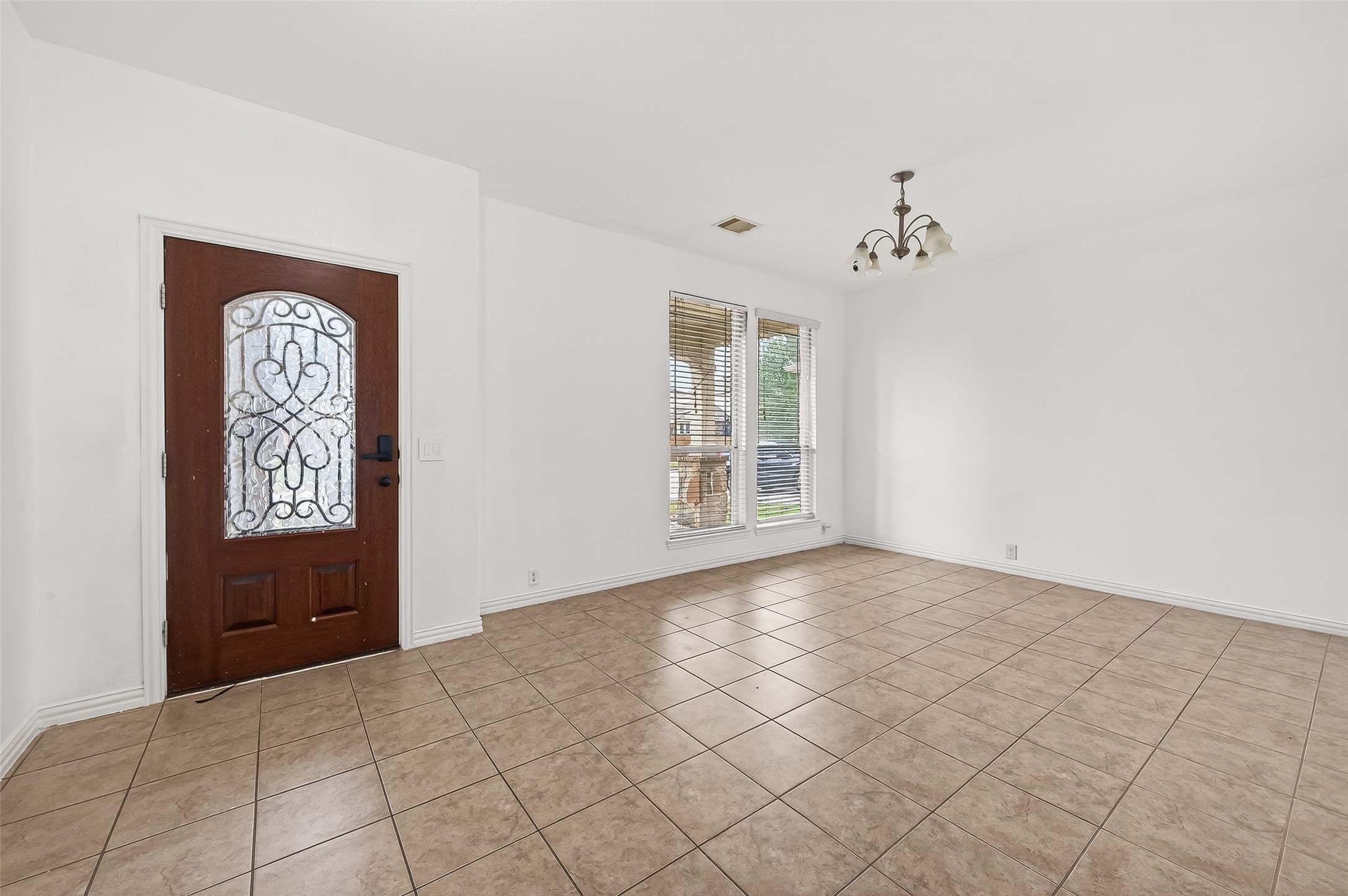 5519 Jay Thrush Drive Property Photo 6