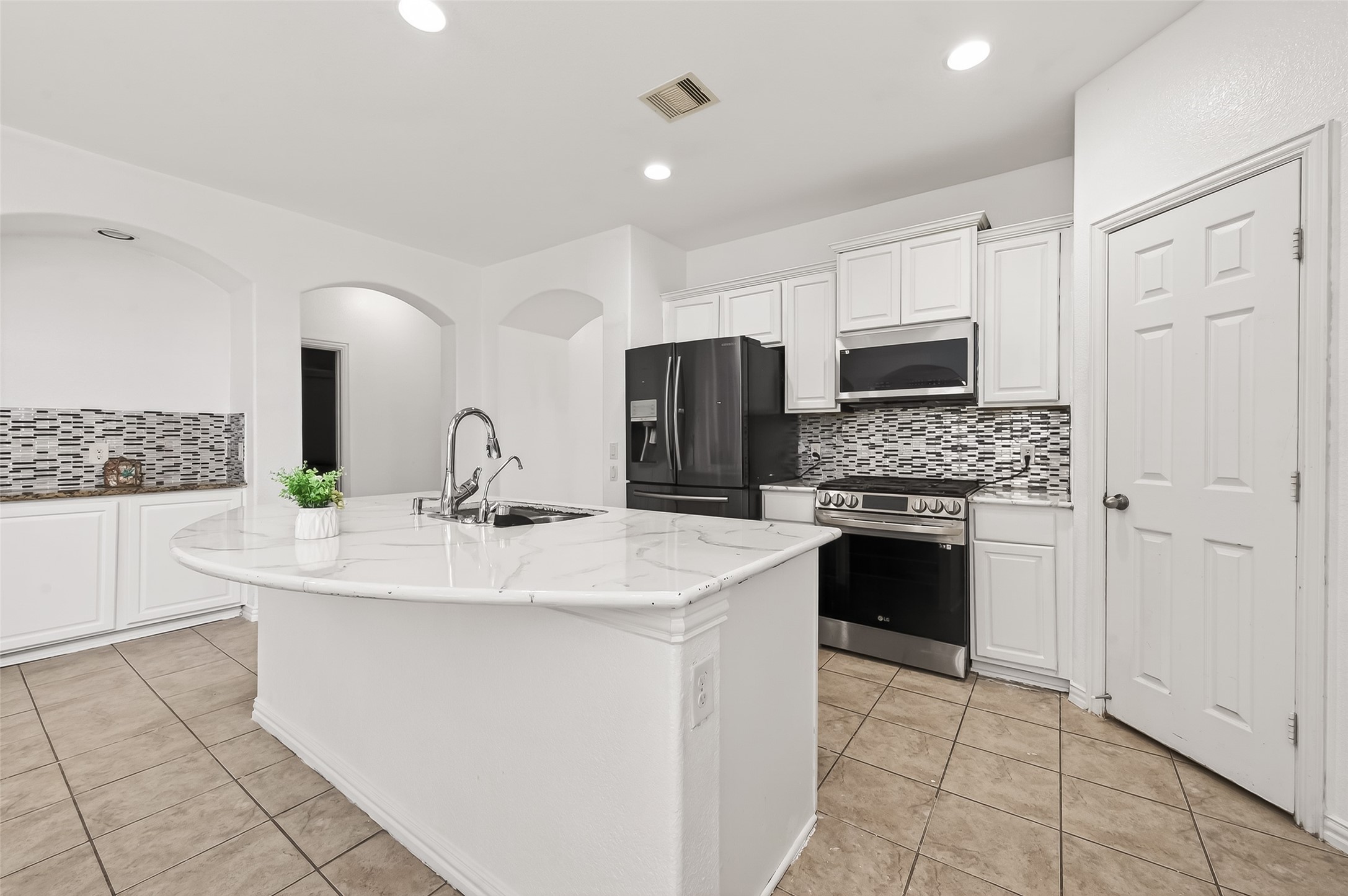 5519 Jay Thrush Drive Property Photo 13