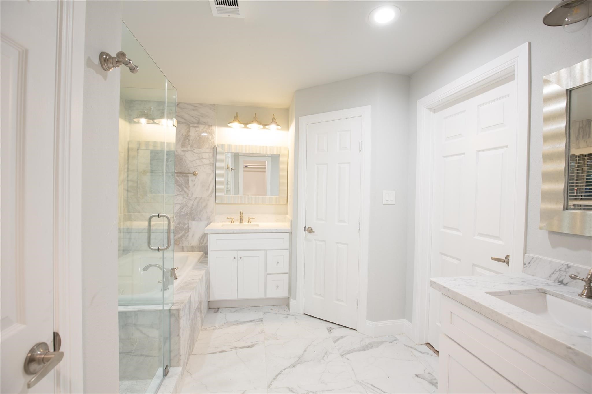 5226 Loch Lomond Drive Property Photo 9