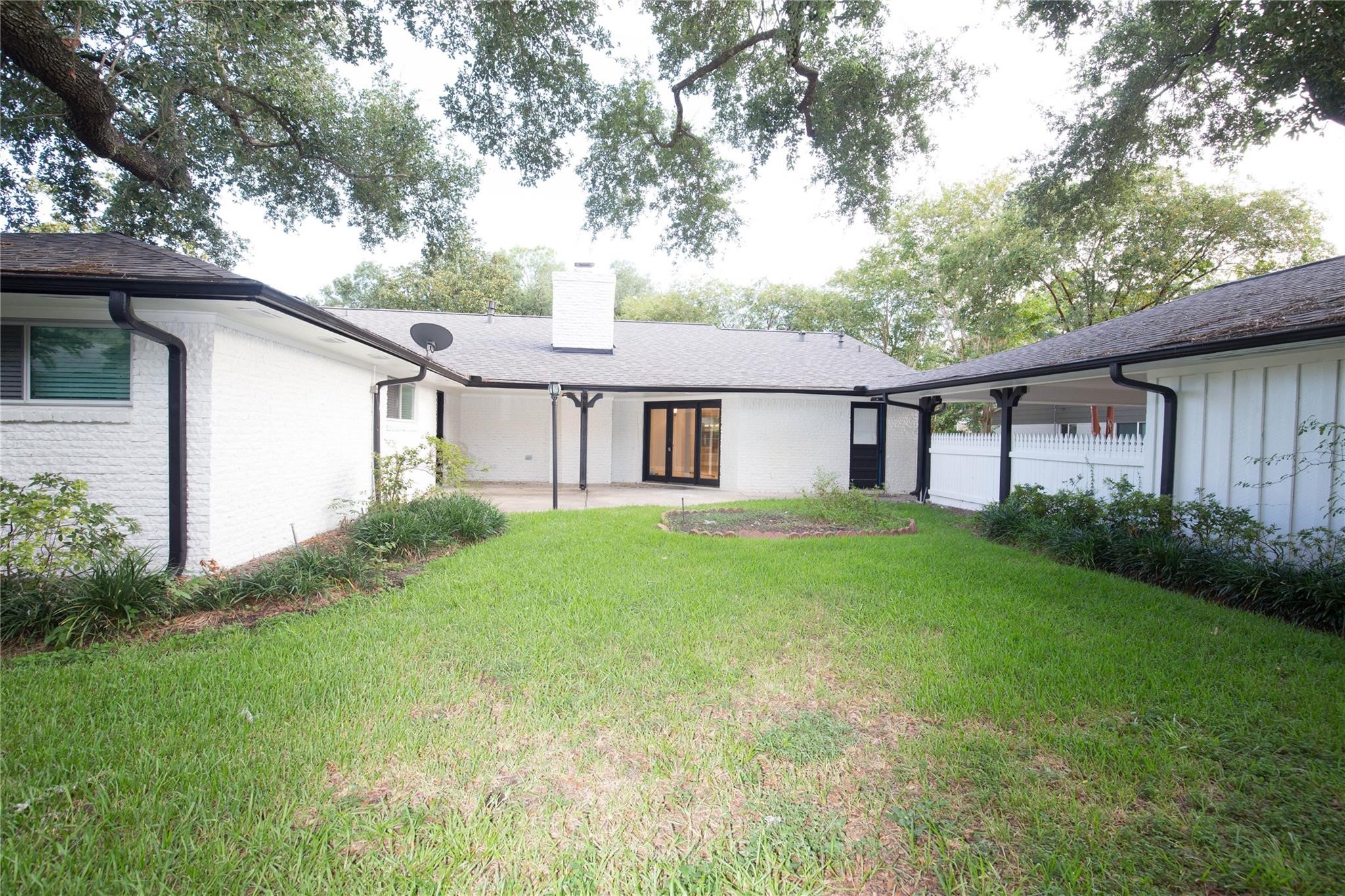 5226 Loch Lomond Drive Property Photo 12