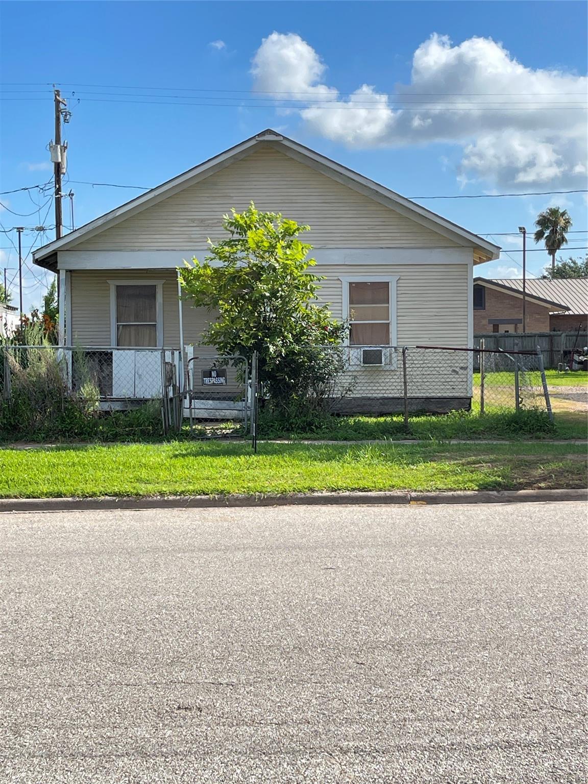 1022 W Broad Street, Freeport Tx 77541 Property Photo 1