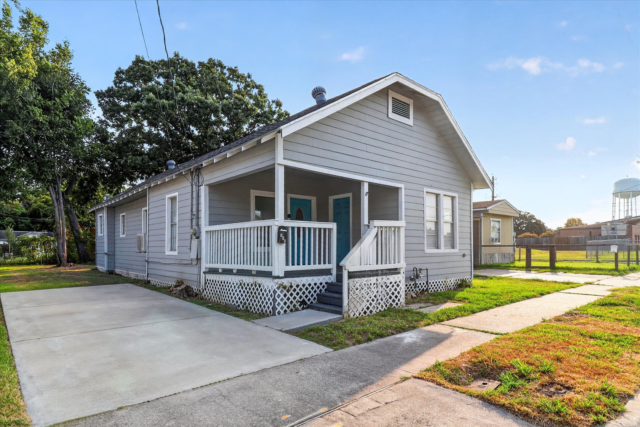 320 E Murrill Street Property Photo 2