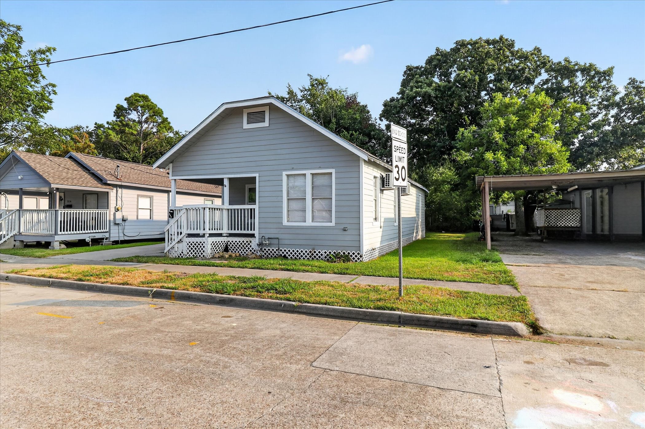 320 E Murrill Street Property Photo 4