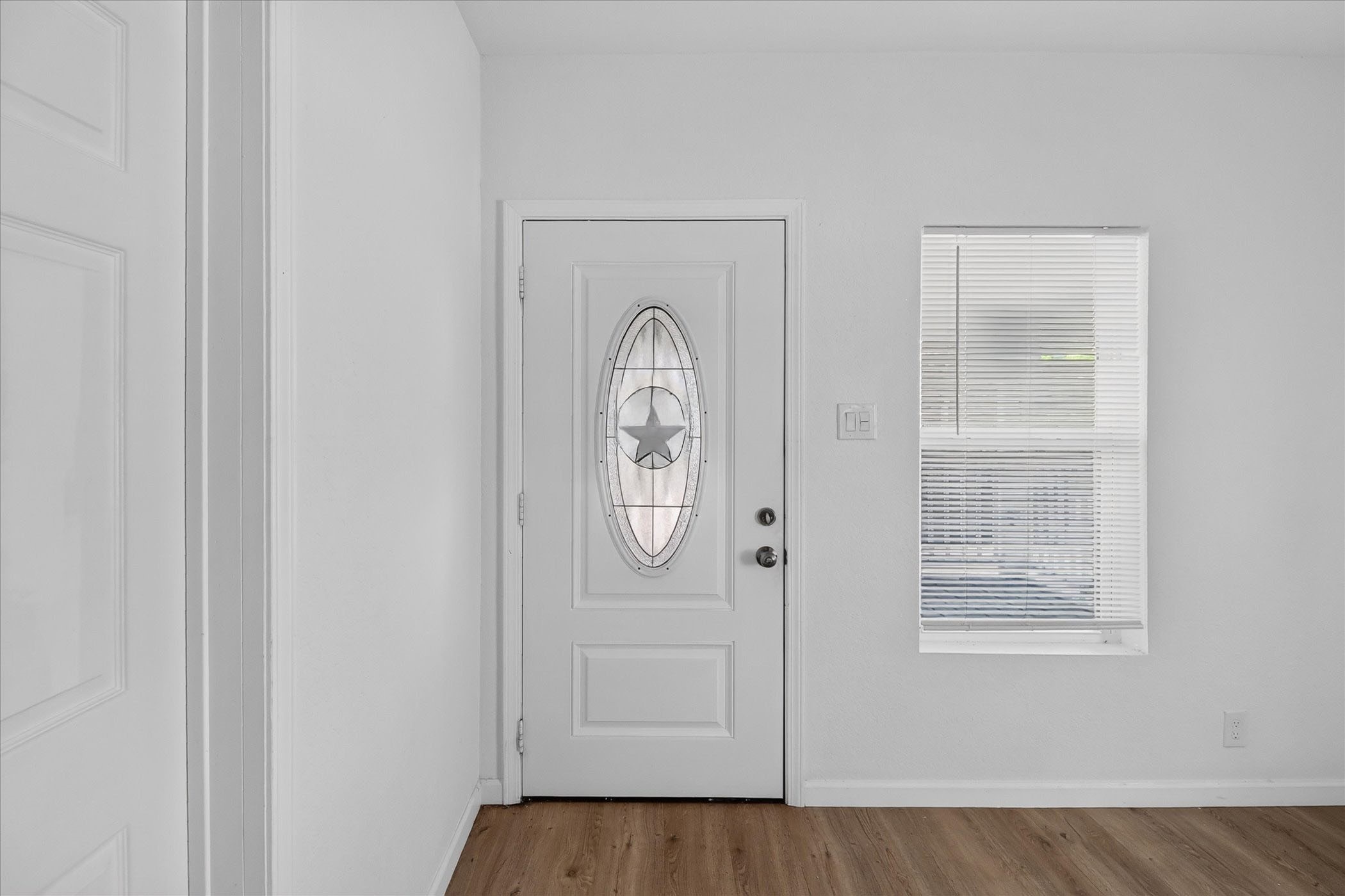 320 E Murrill Street Property Photo 7