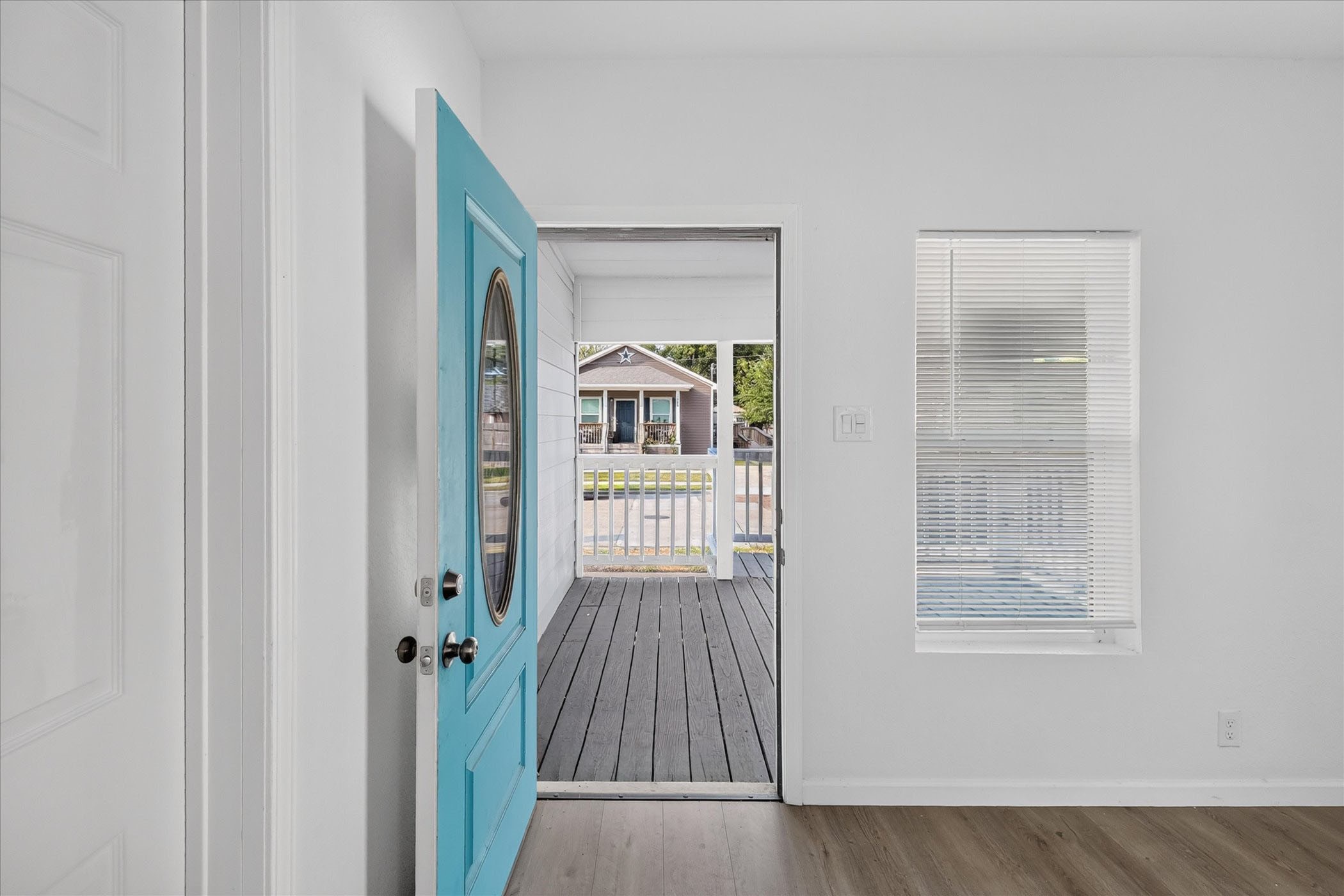 320 E Murrill Street Property Photo 8