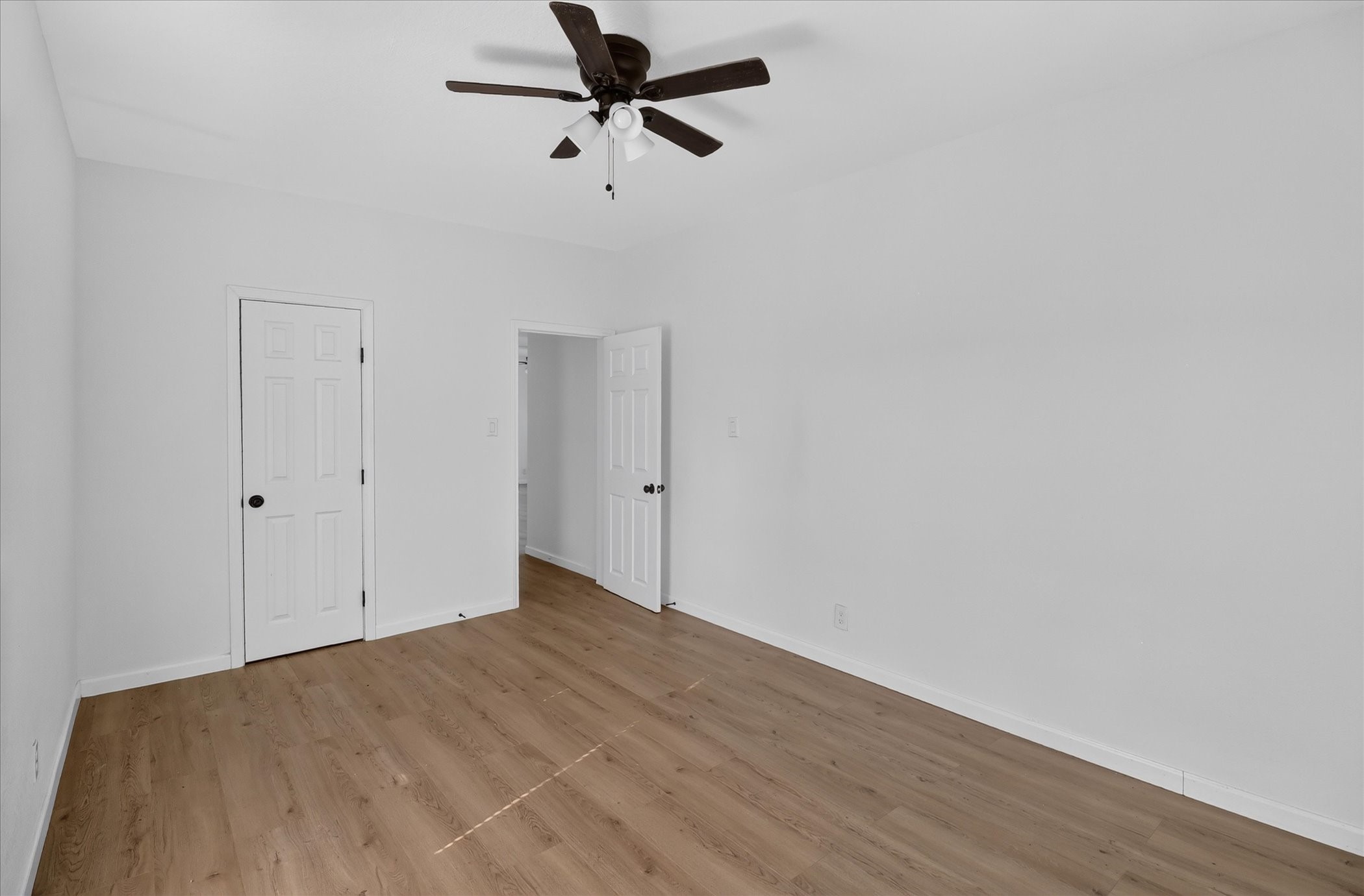 320 E Murrill Street Property Photo 10
