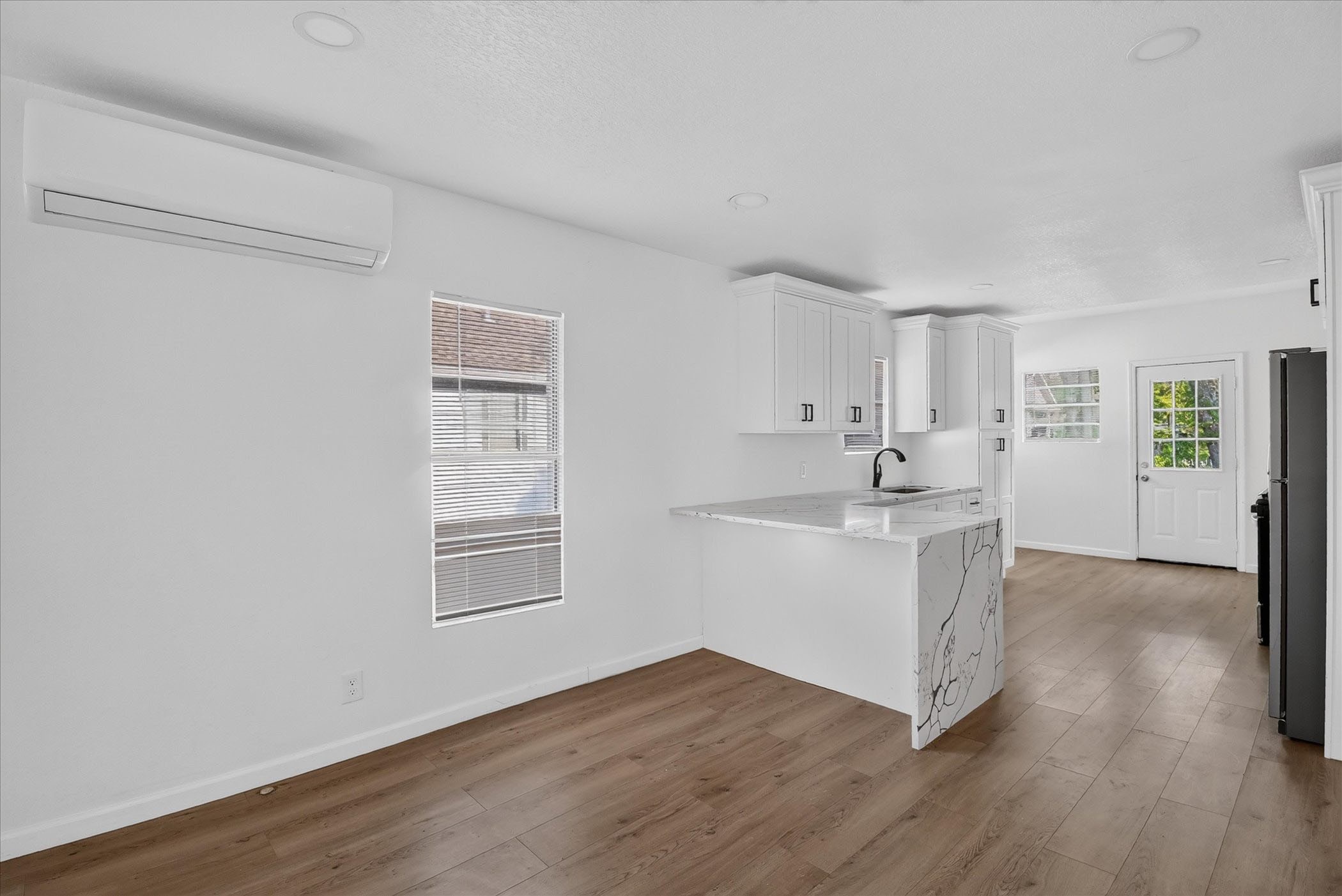 320 E Murrill Street Property Photo 13