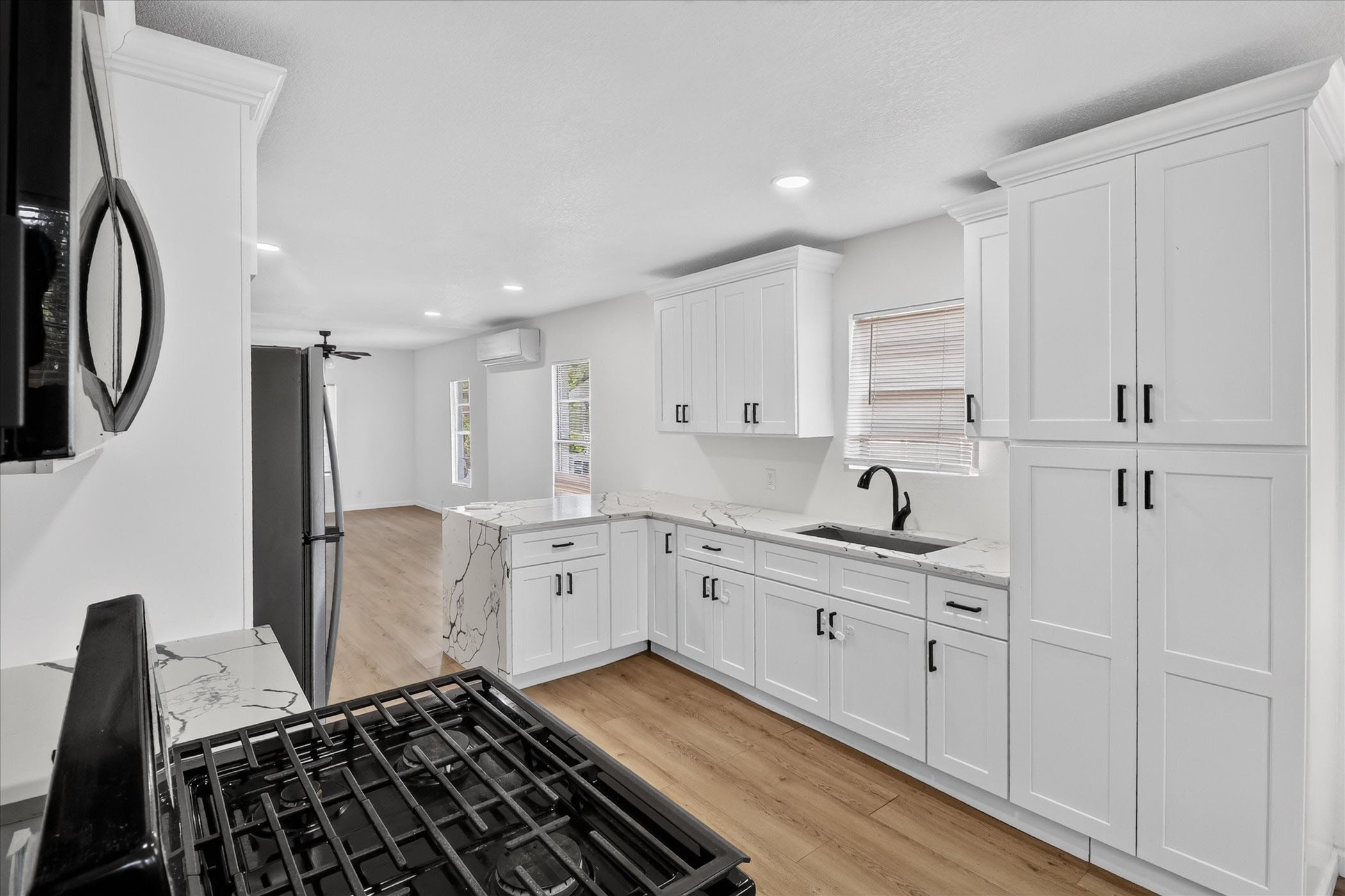 320 E Murrill Street Property Photo 15