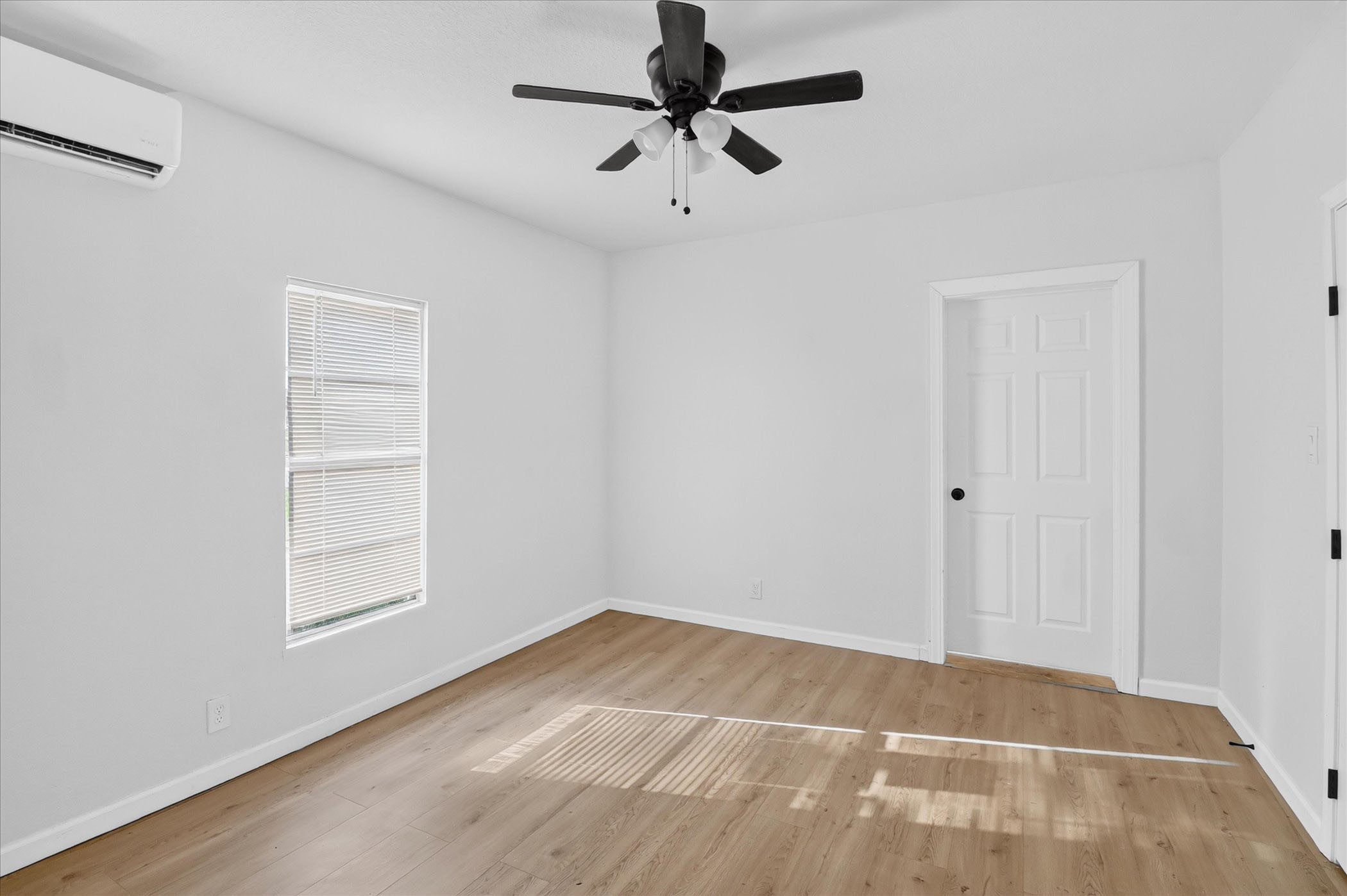 320 E Murrill Street Property Photo 23