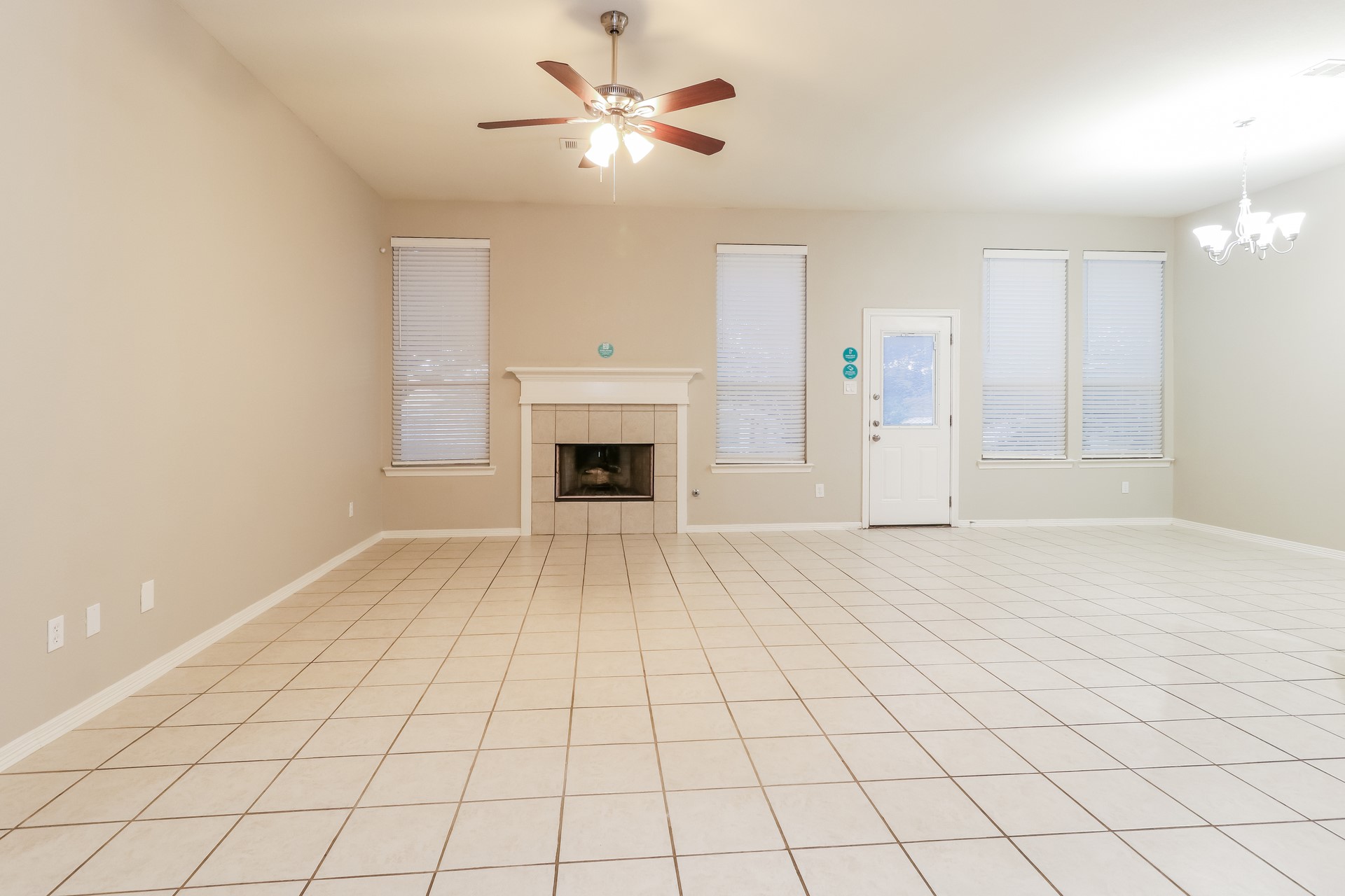 2307 Jefferson Crossing Drive Property Photo 3