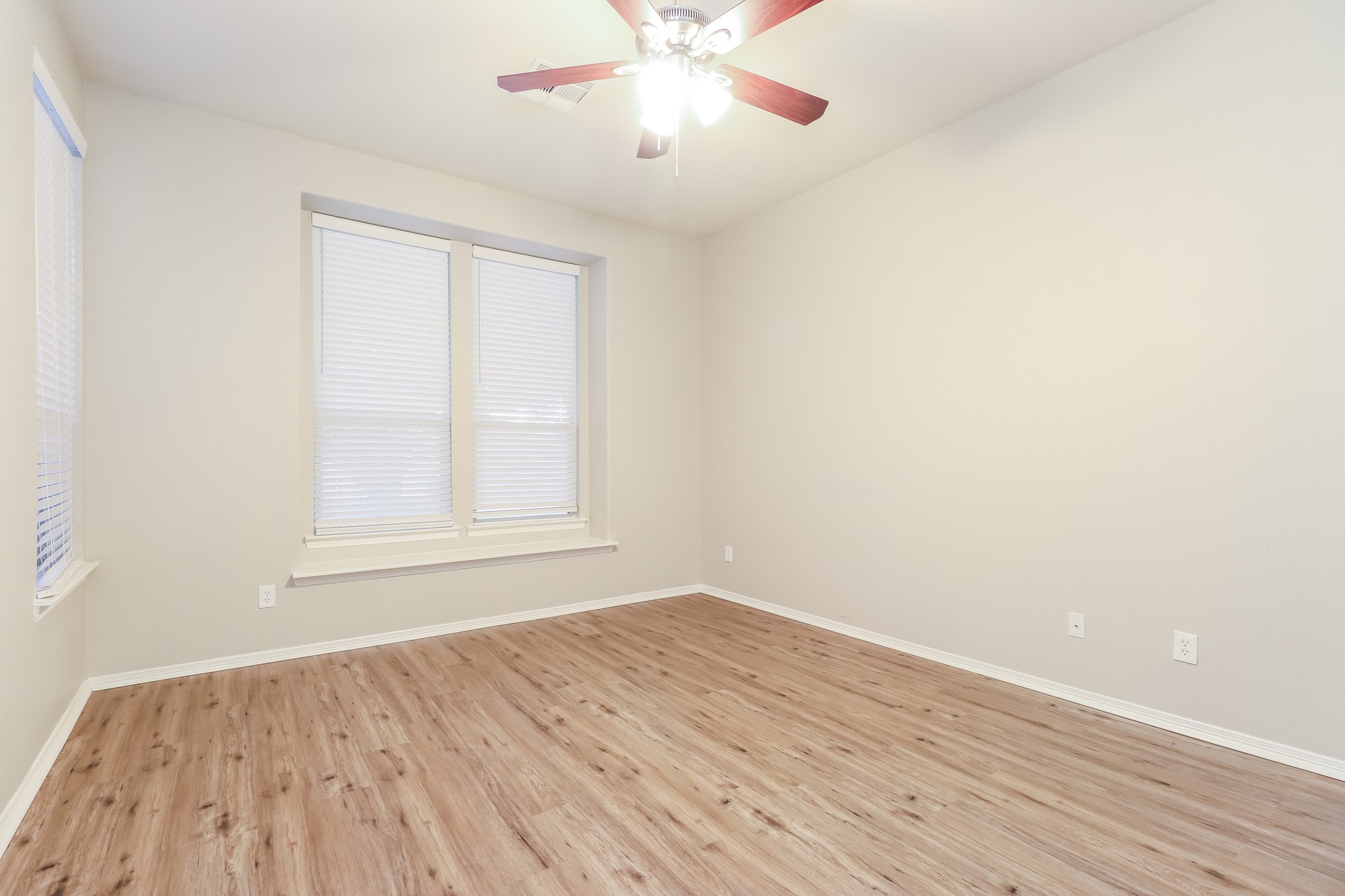 2307 Jefferson Crossing Drive Property Photo 10