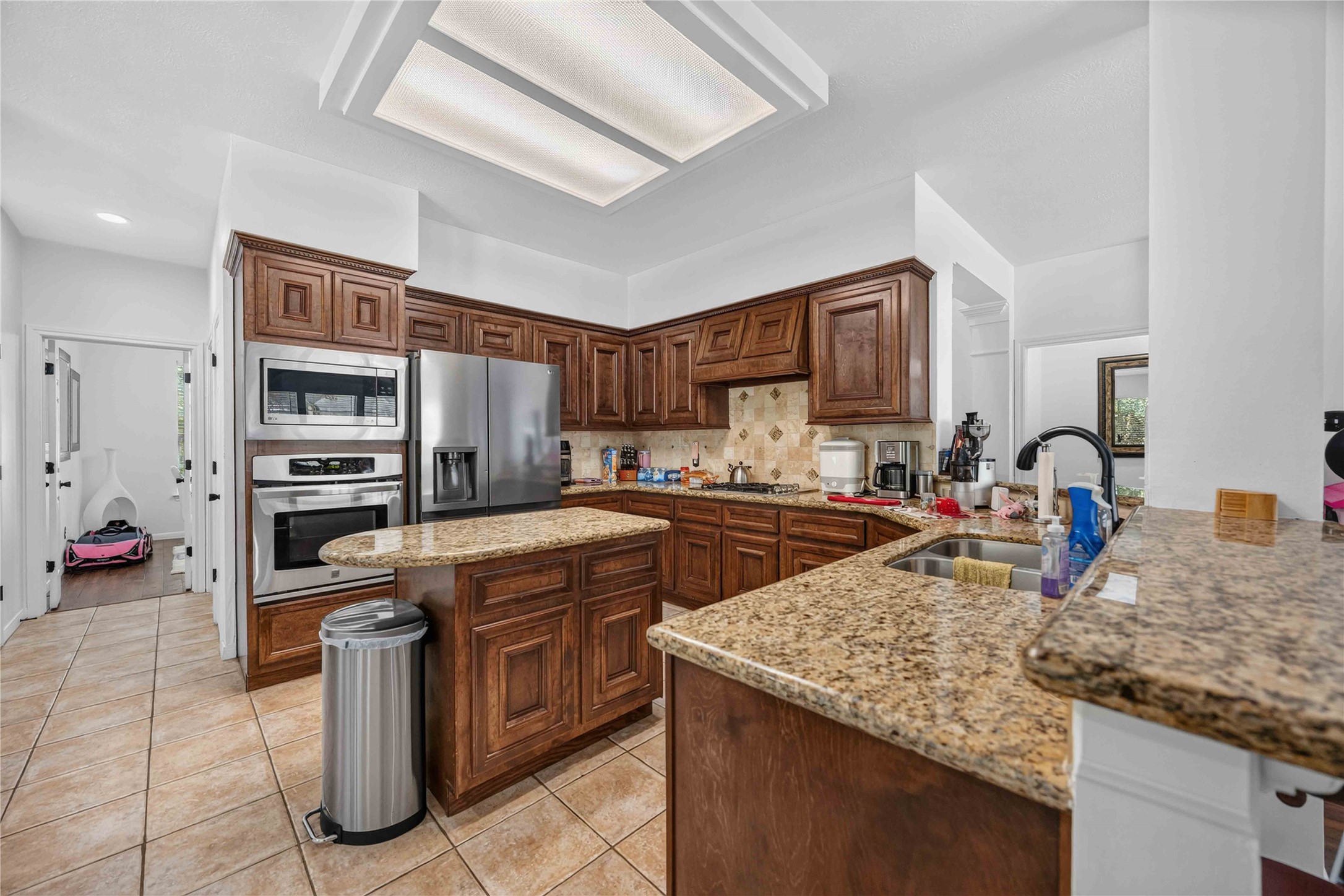 2818 Maple Bend Drive Property Photo 4