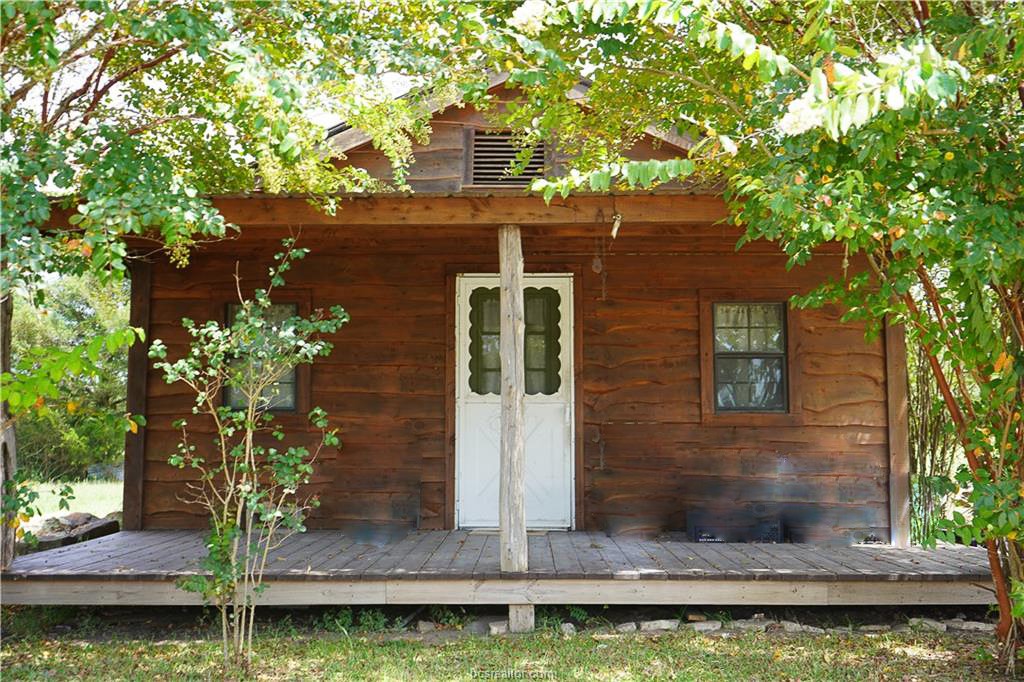 6759 Highway 105 E Pie Shp Property Photo 1