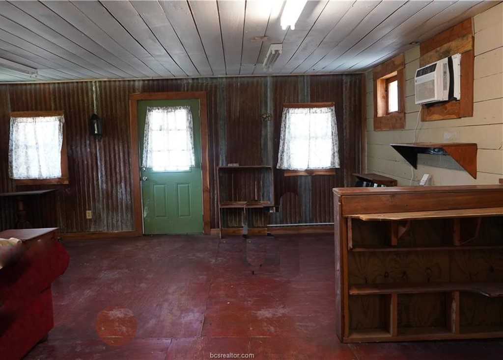 6759 Highway 105 E Pie Shp Property Photo 4
