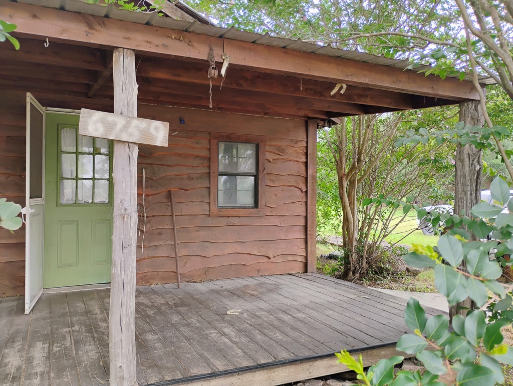 6759 Highway 105 E Pie Shp Property Photo 8