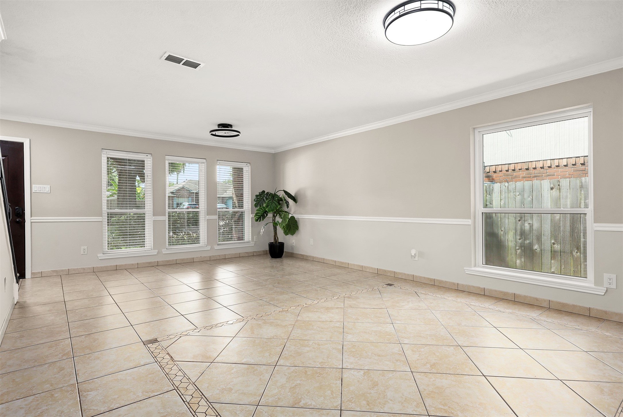 602 Oak Briar Drive Property Photo 4
