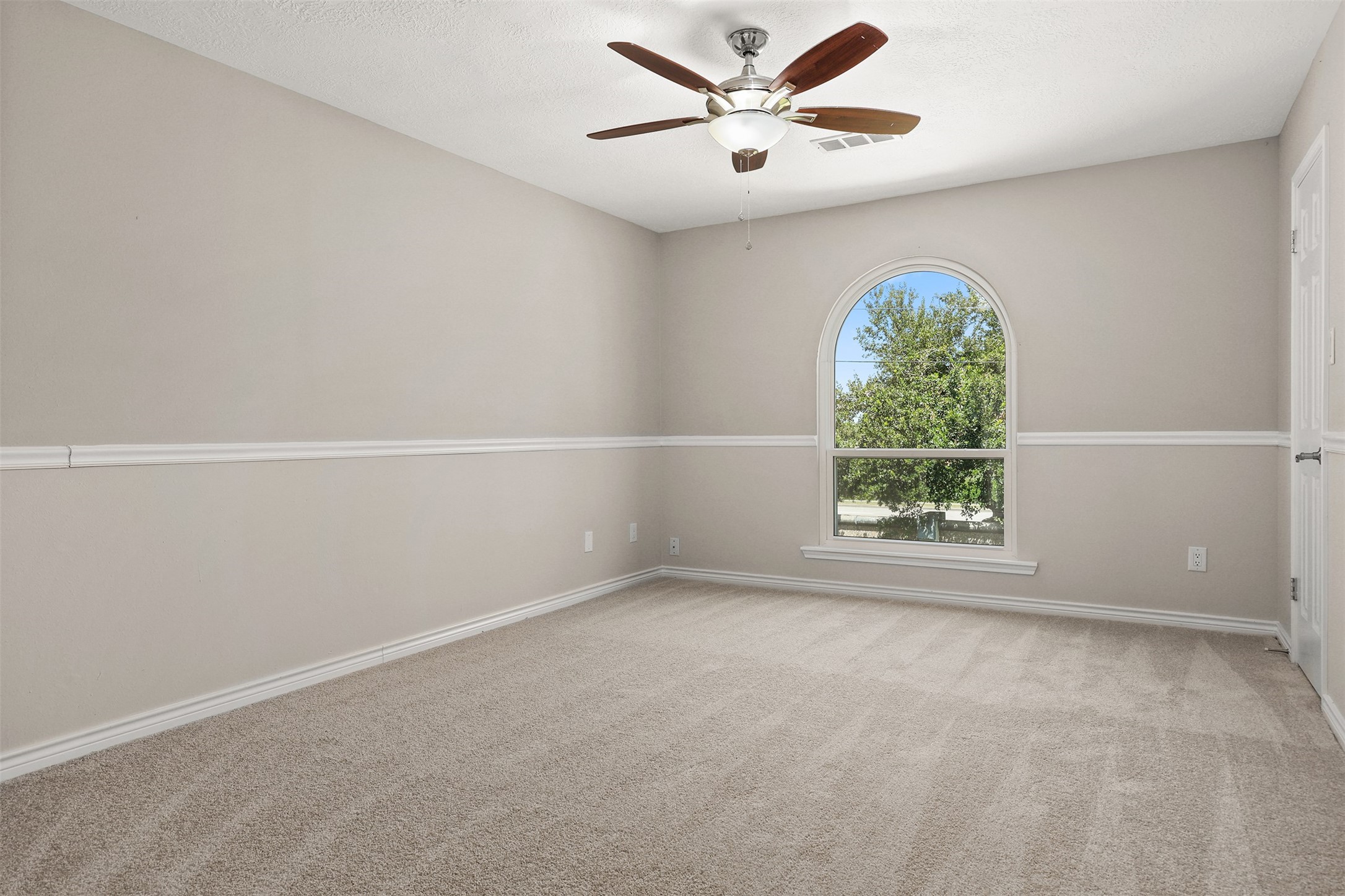 602 Oak Briar Drive Property Photo 11