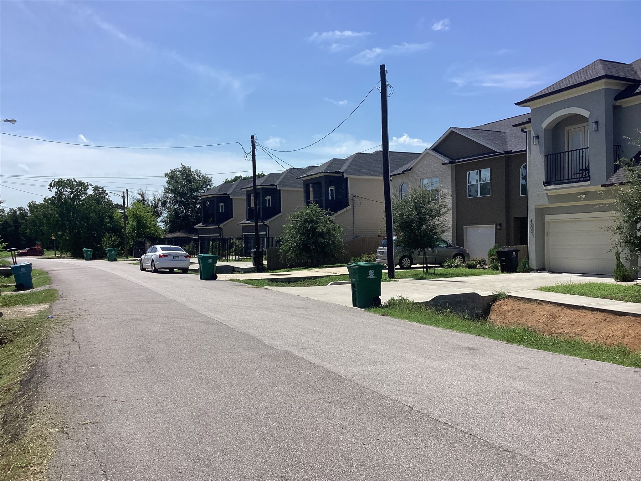 4541 Redbud Street Property Photo 4