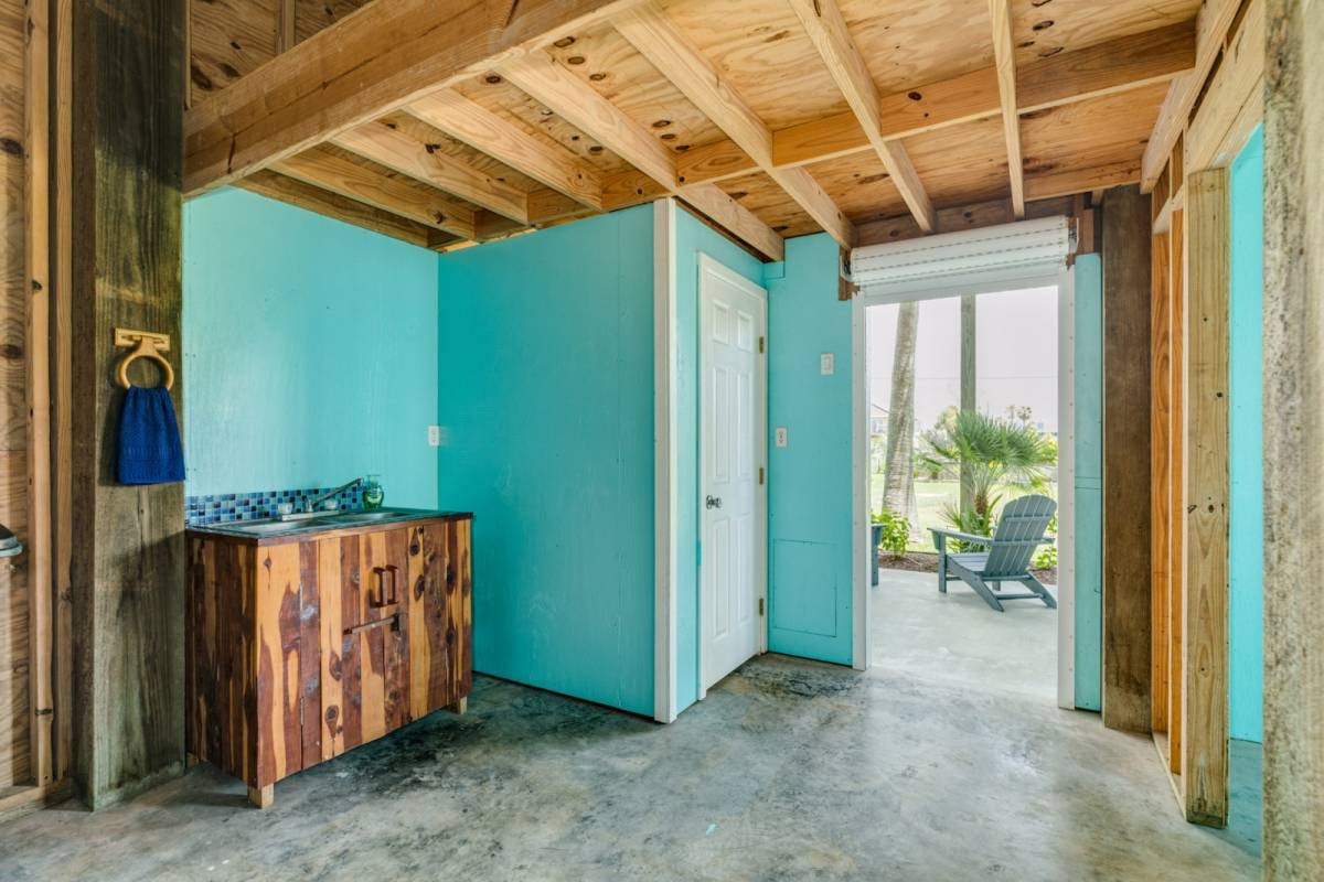 16515 Jolly Roger Road Property Photo 4
